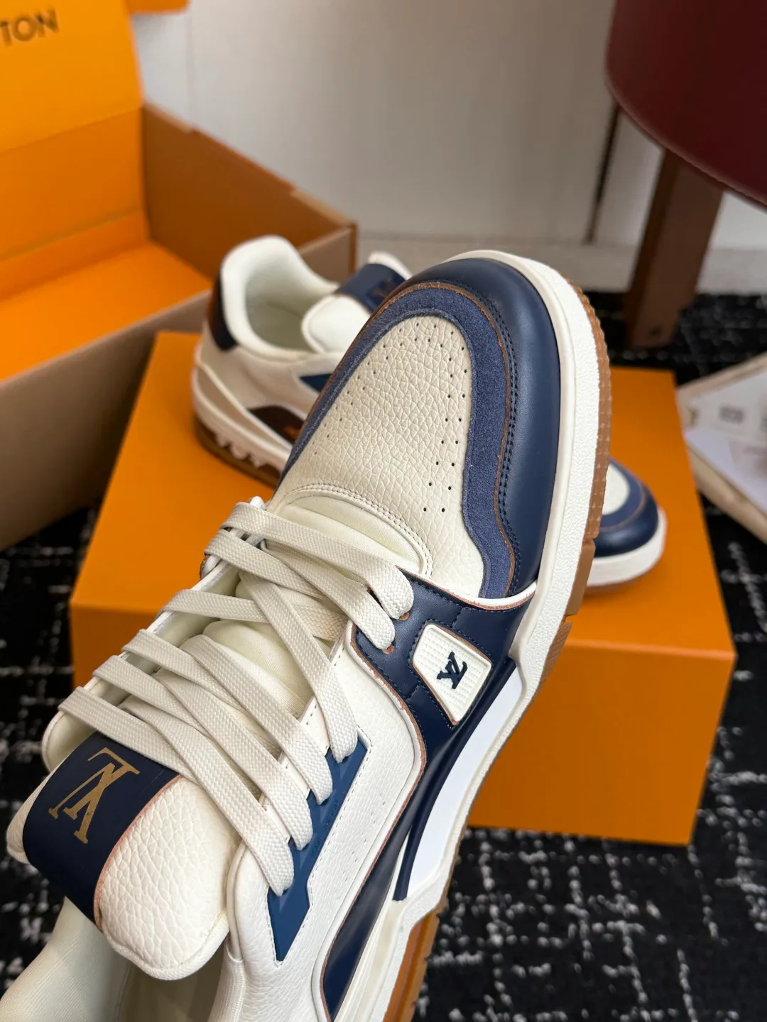 Кроссовки Женские Louis Vuitton 14180646