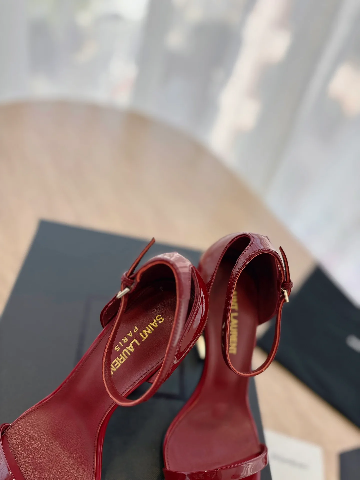 Босоножки Женские Saint Laurent 10439