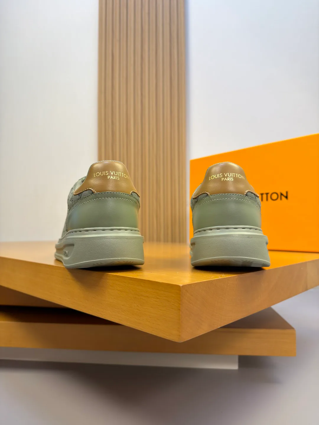 Кроссовки Женские Louis Vuitton 17765803