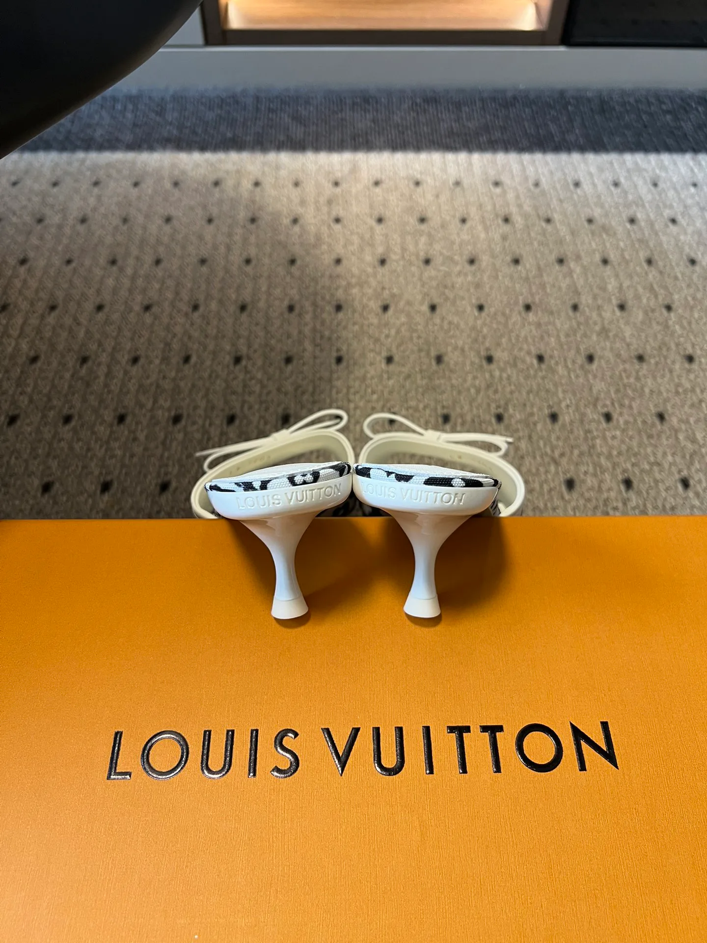 Босоножки Женские Louis Vuitton 12713404