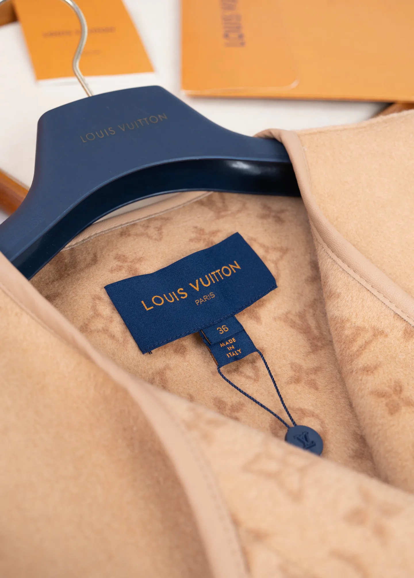 Пальто Женские Louis Vuitton 18206310