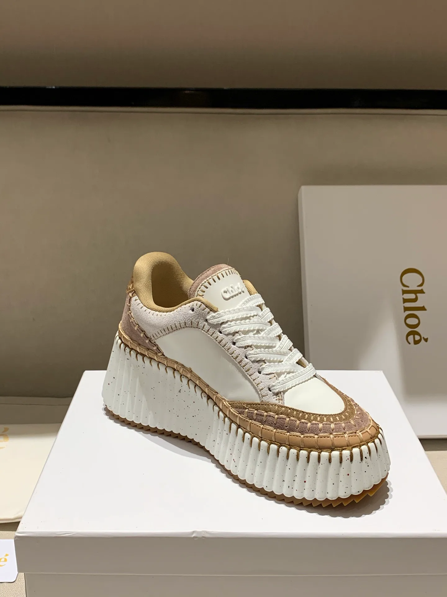 Кроссовки Женские Chloe 19240428