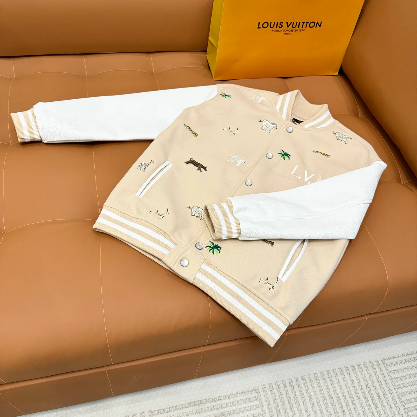 Куртки И Пуховики Женские Louis Vuitton 2162256