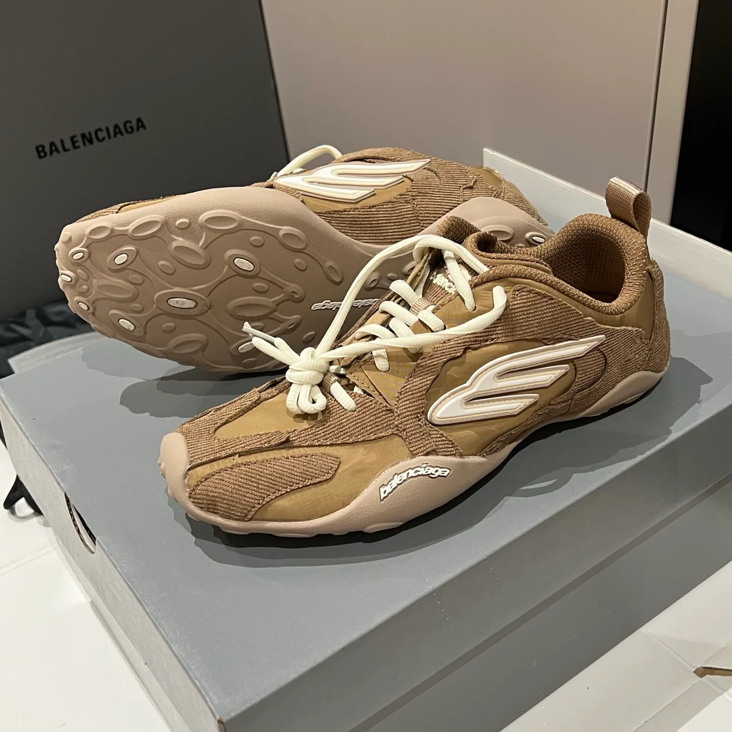 Кроссовки Женские Balenciaga 12948697