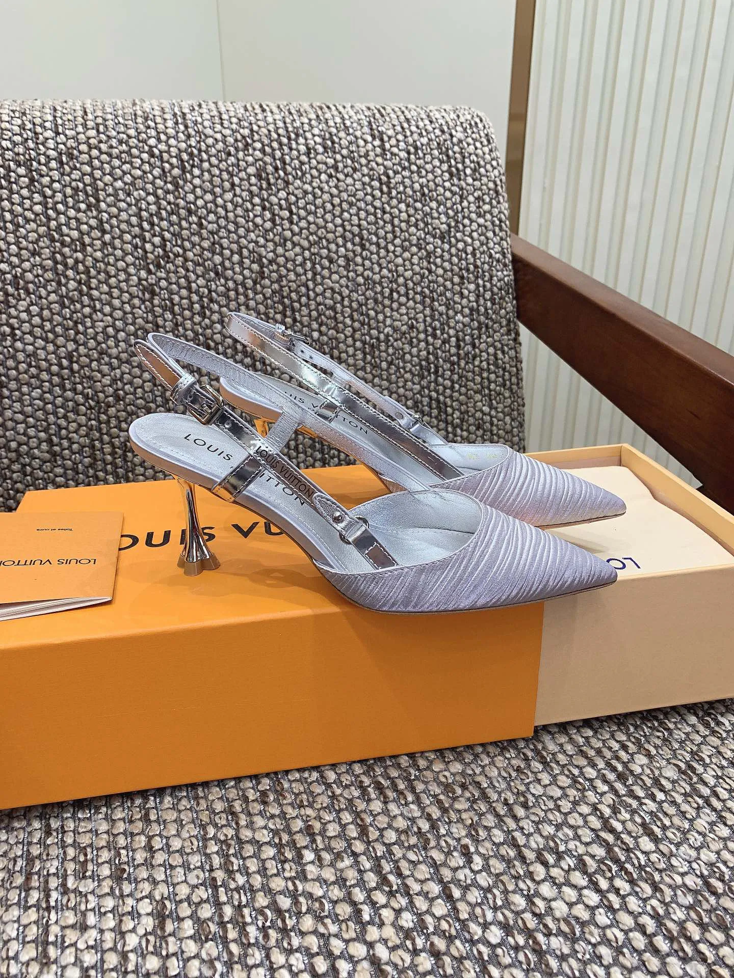 Туфли Женские Louis Vuitton 1834489