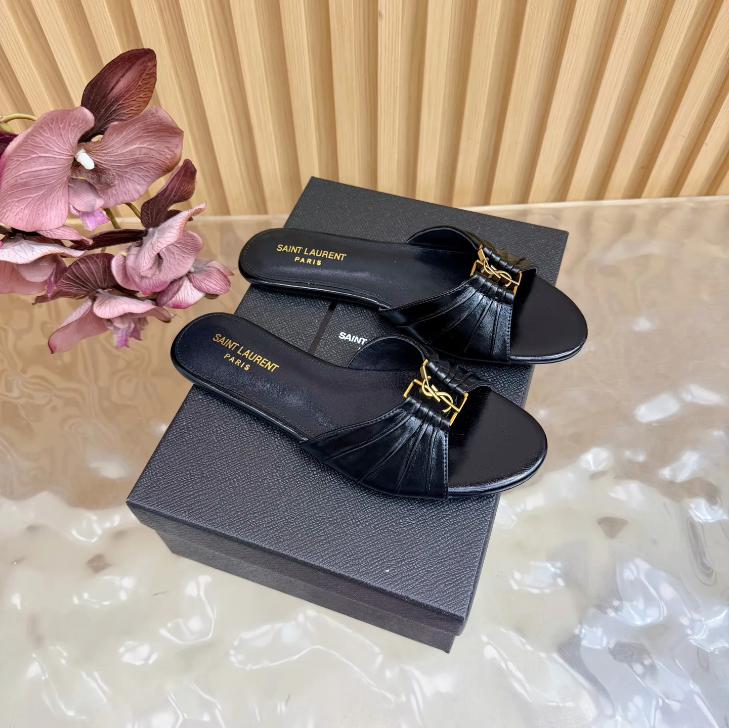 Шлепанцы Женские Saint Laurent 12859204