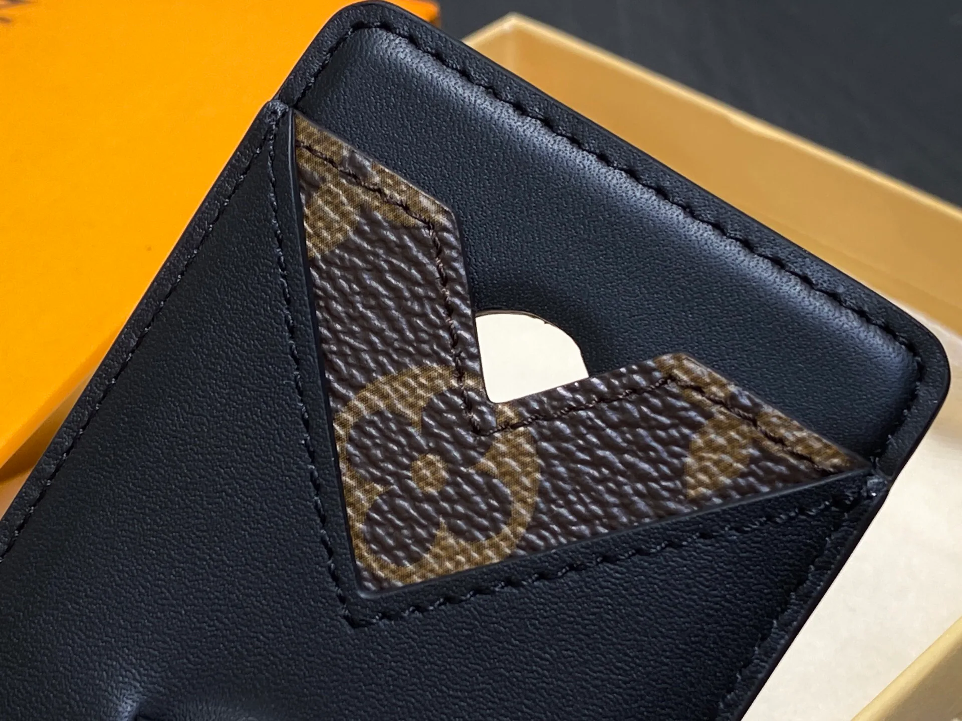 Кошельки Louis Vuitton 13209848