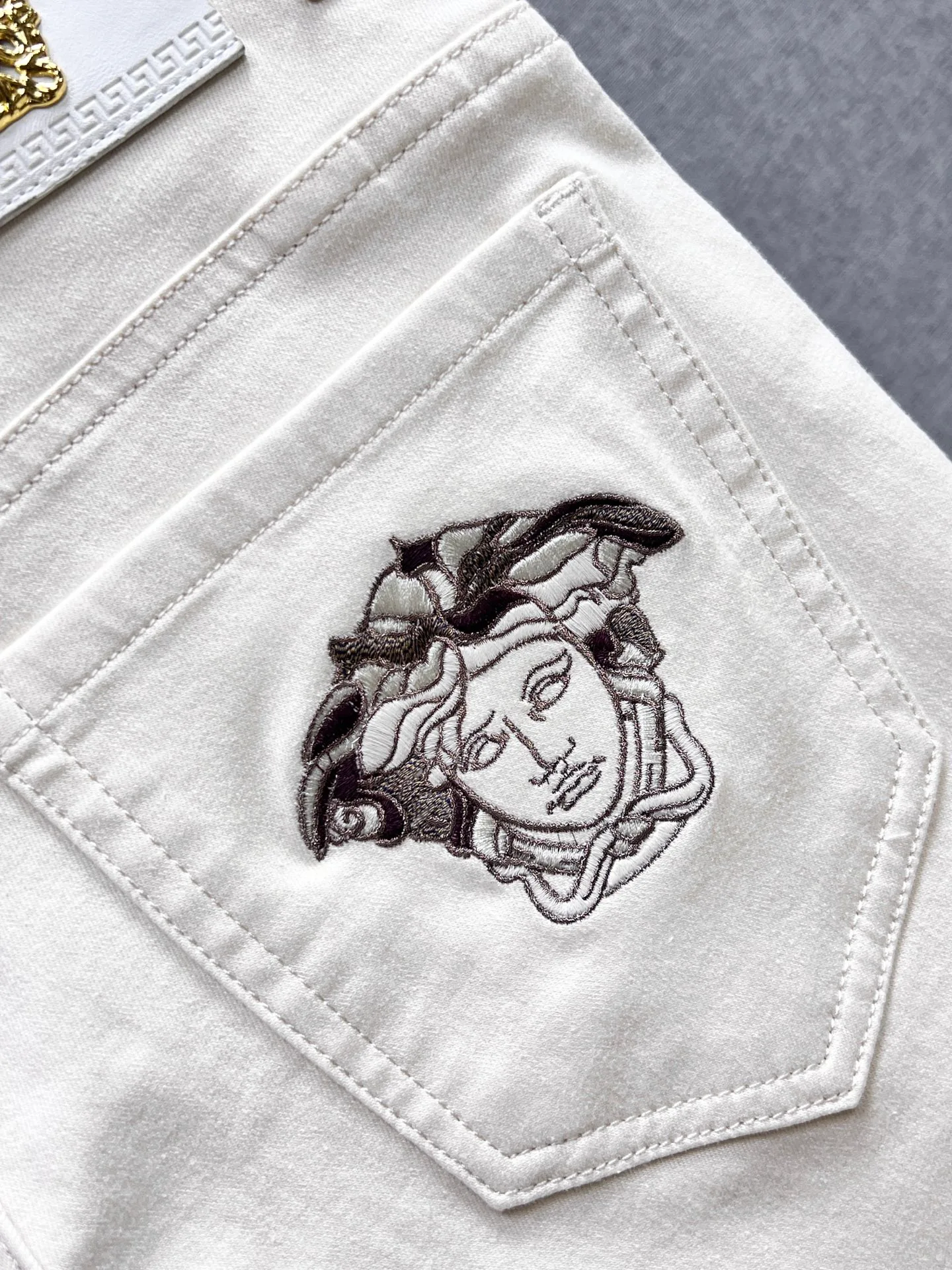 Джинсы Мужские Versace 18097859