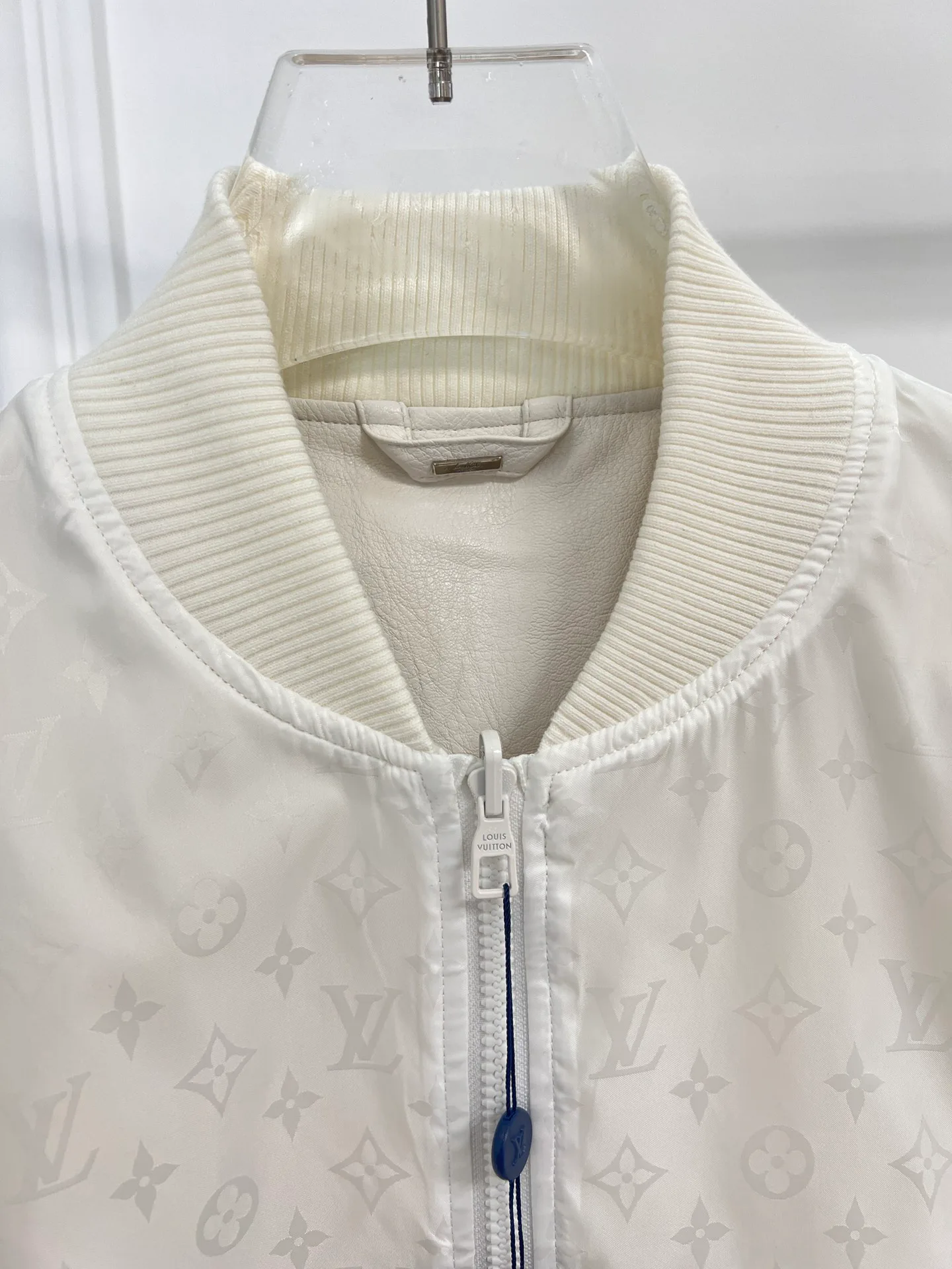Куртки Женские Louis Vuitton Куртки Женские Louis Vuitton