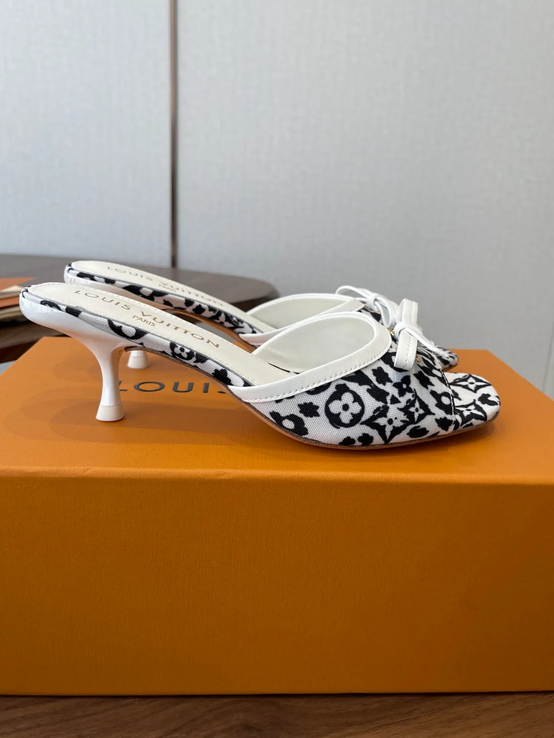 Босоножки Женские Louis Vuitton 12240233