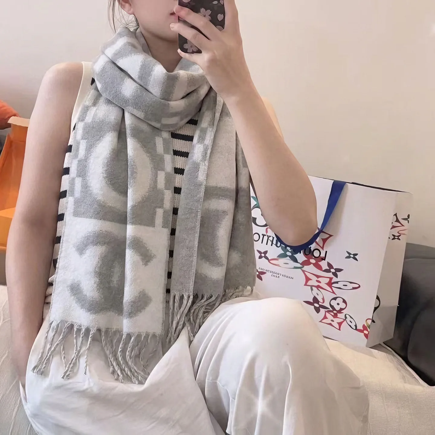 Шарфы Chanel 18322569