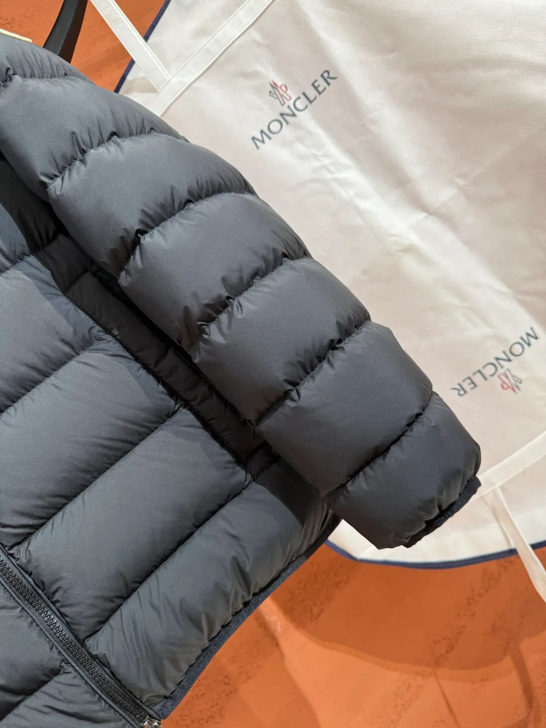 Куртки И Пуховики Женские Moncler 18436278