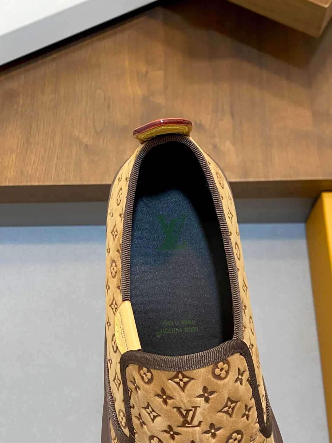 Кроссовки Мужские Louis Vuitton 18707536