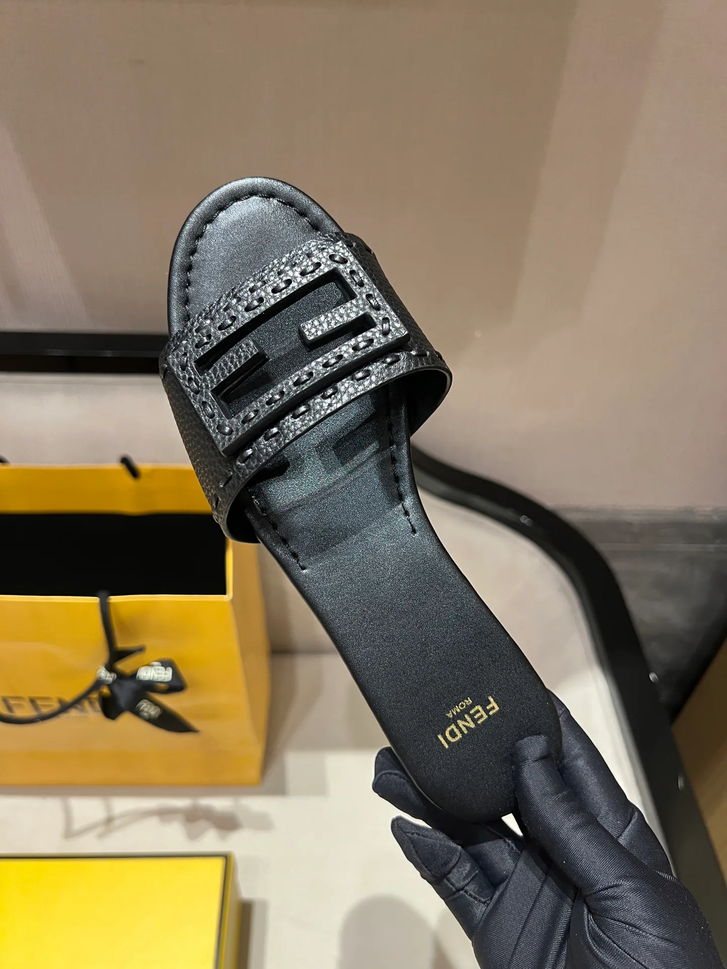 Шлепанцы Женские Fendi 17594293