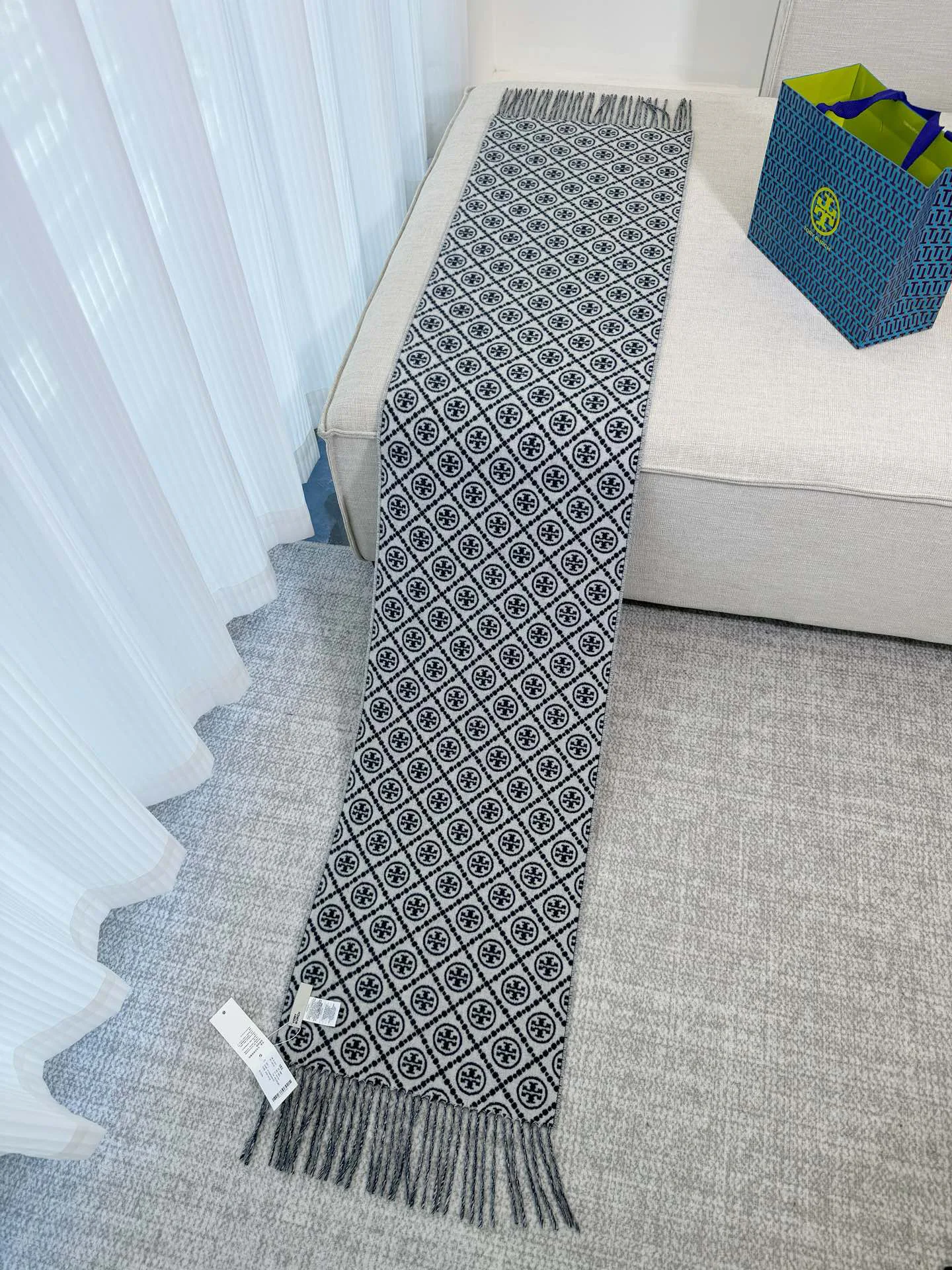 Шарфы Tory Burch 1750