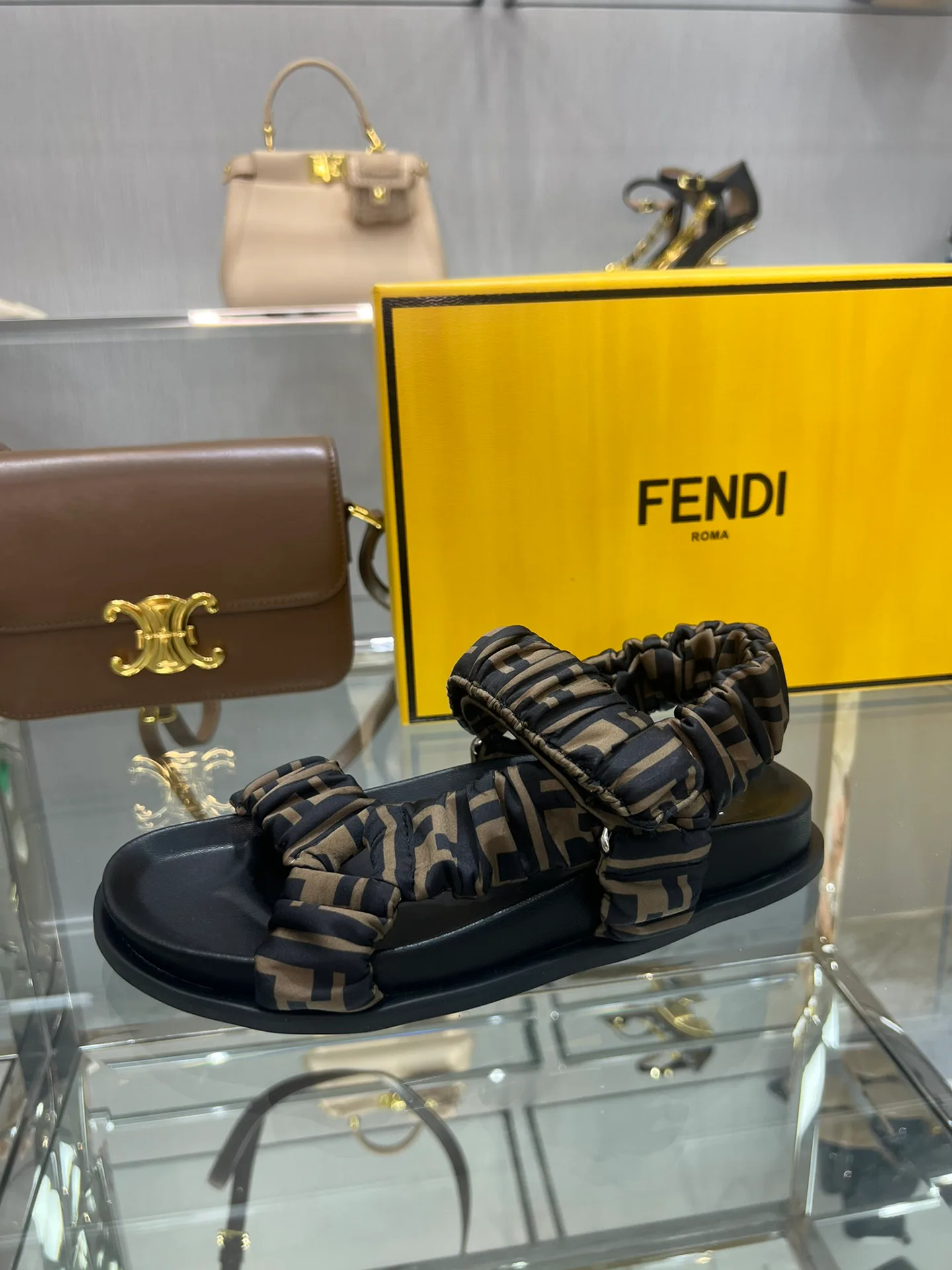 Сандалии Женские Fendi 22517