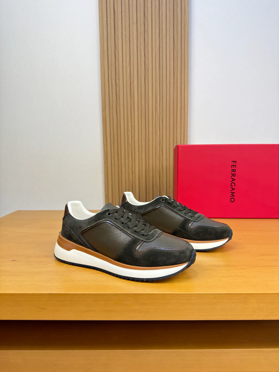Кроссовки Мужские Salvatore Ferragamo 19811361