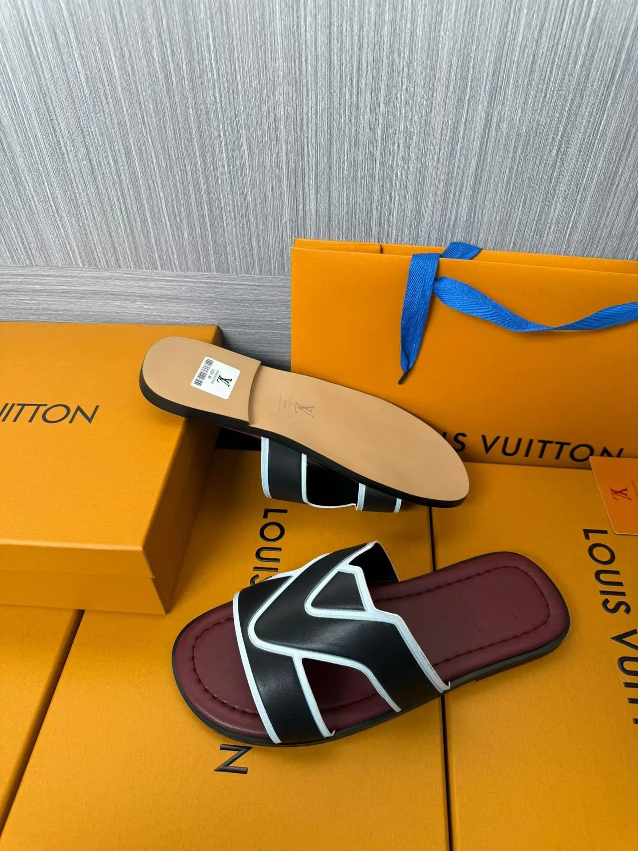 Шлепанцы Женские Louis Vuitton 1845031