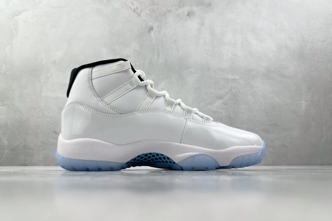 Кроссовки Женские Air Jordan 253757