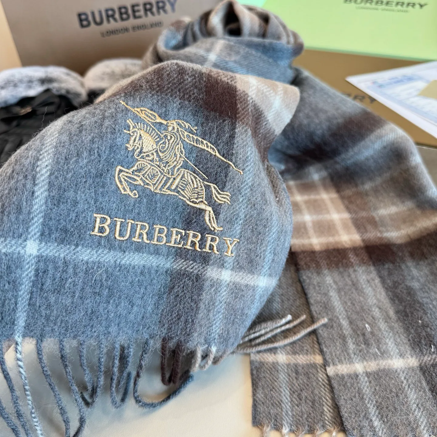 Шарфы Burberry 702869