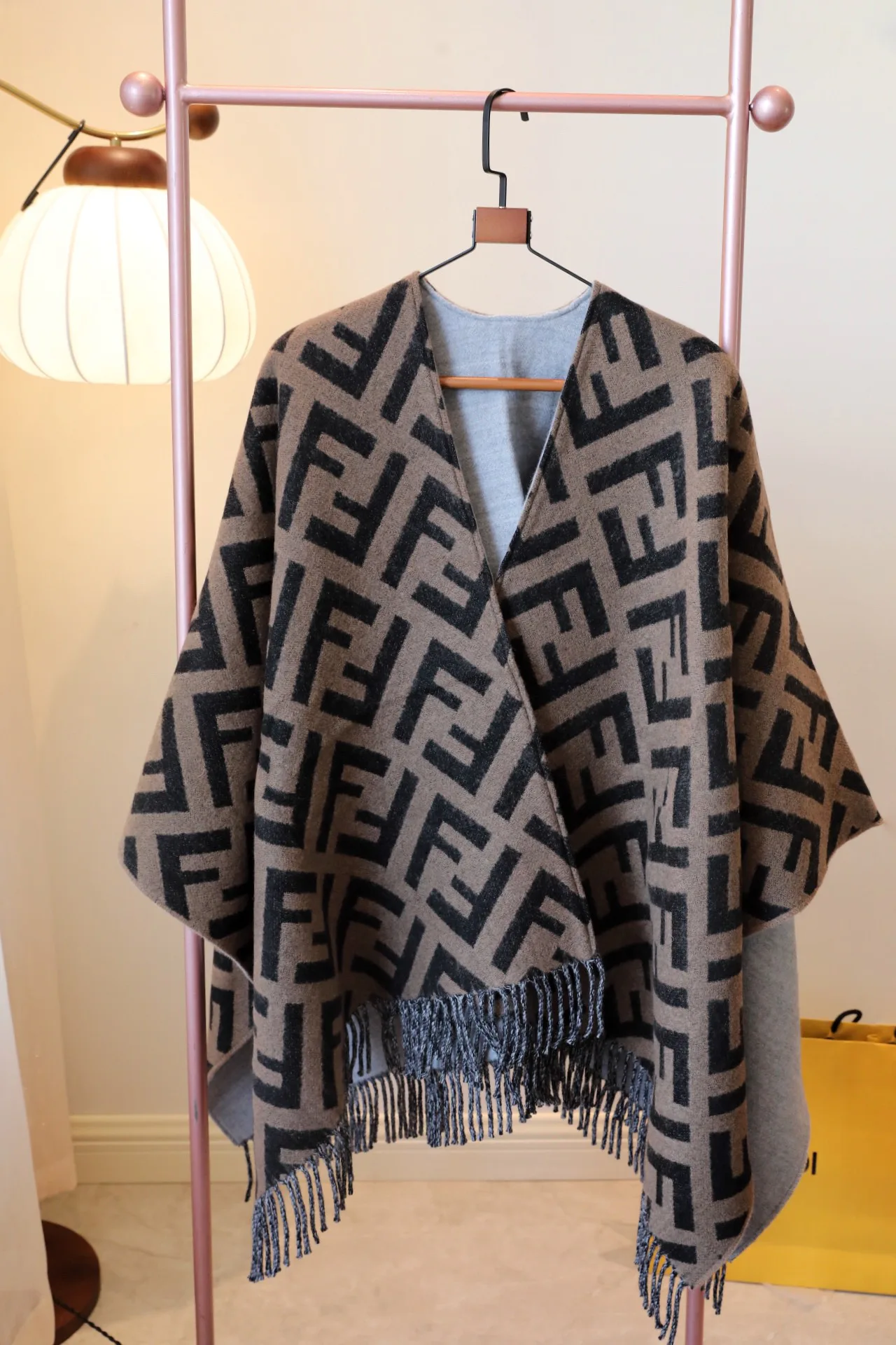 Пальто Женские Fendi 19187244
