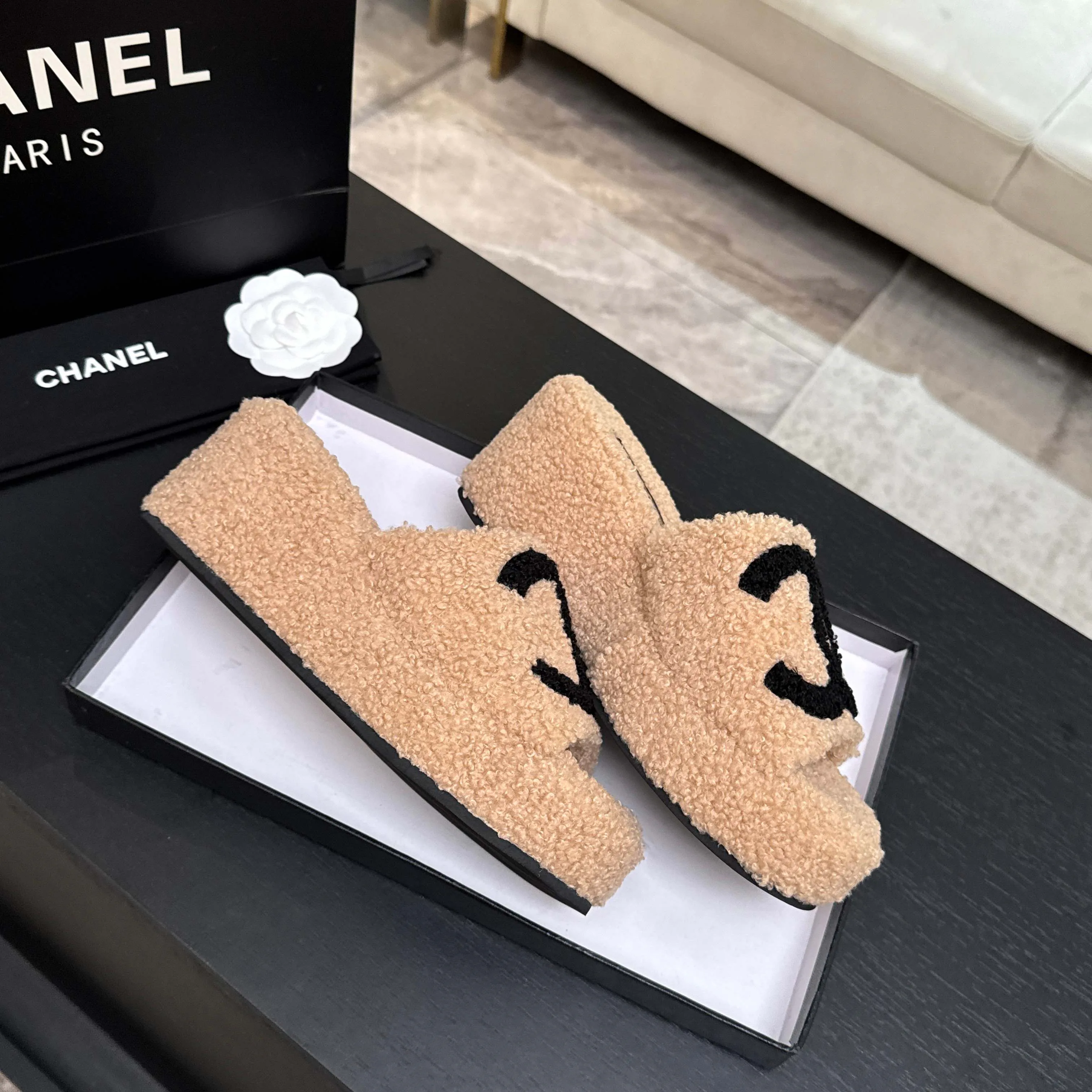 Тапочки Женские Chanel 18501004