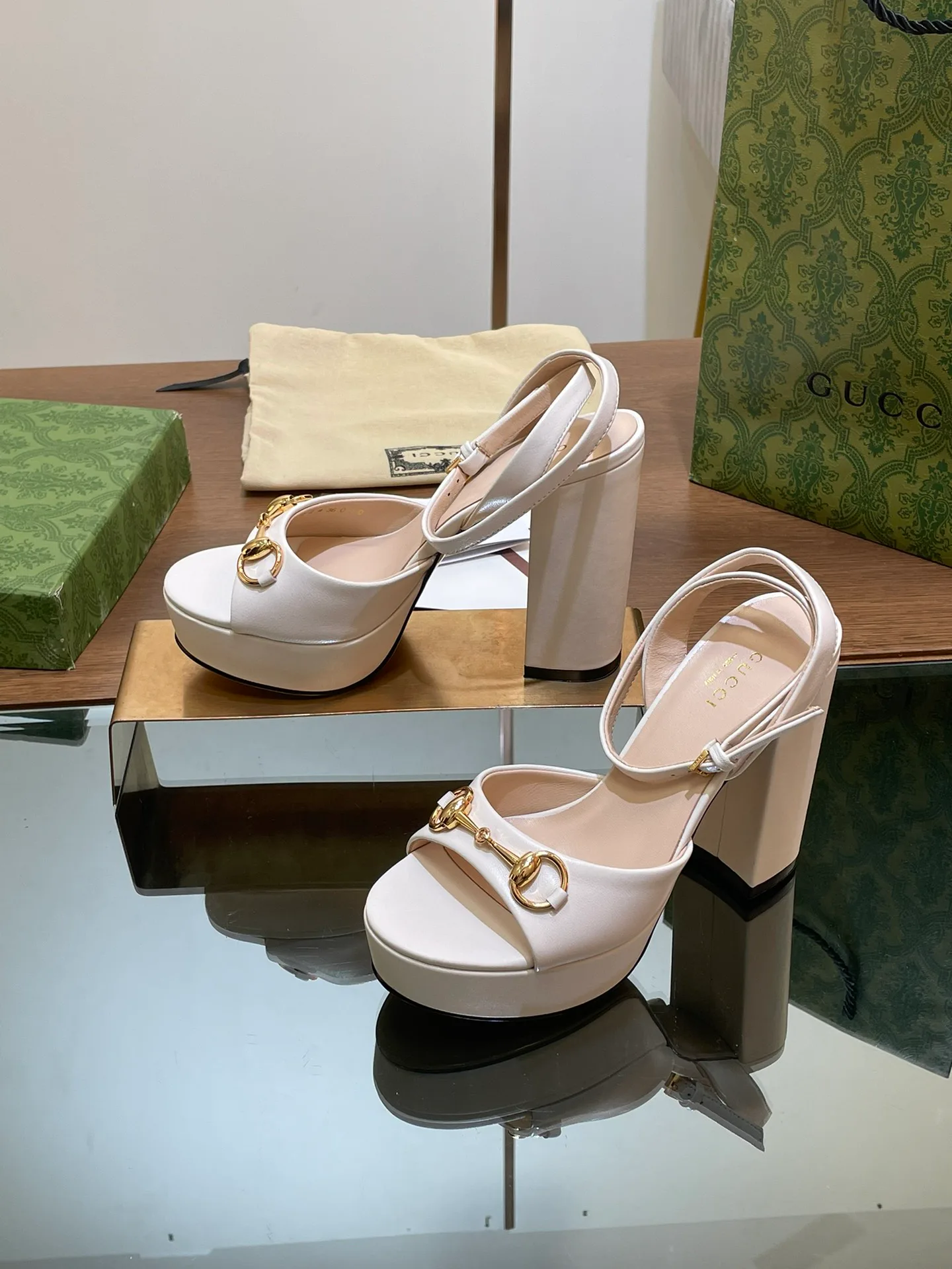 Босоножки Женские Gucci 11616314