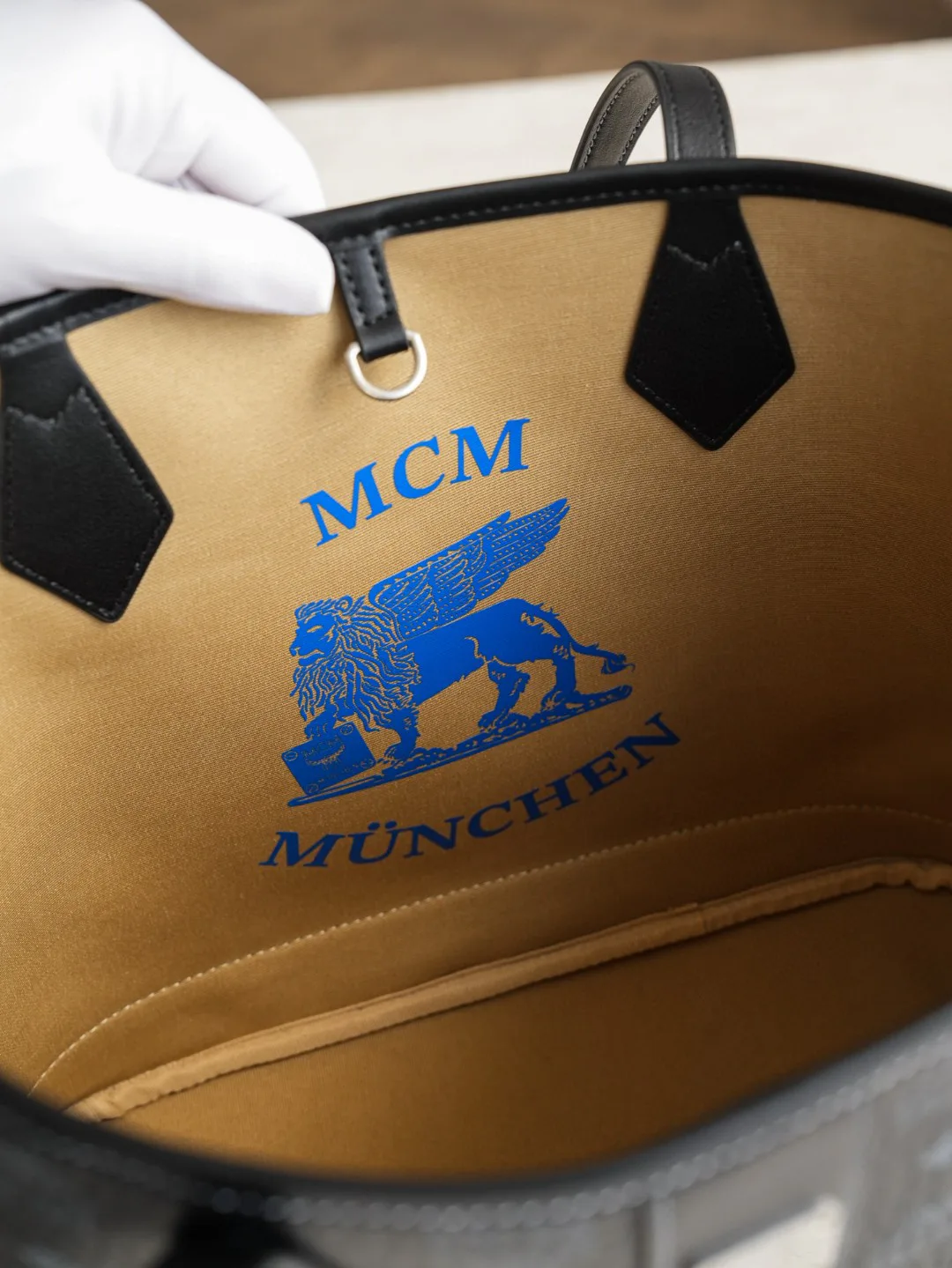 Классические Сумки Женские Mcm 13208826