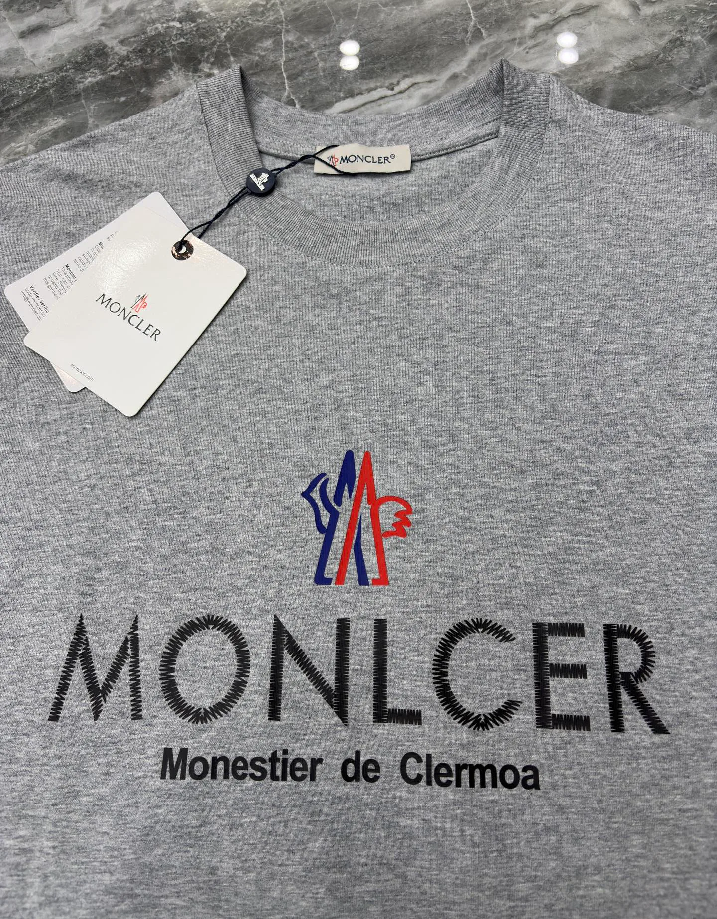 Футболки Женские Moncler 11424371