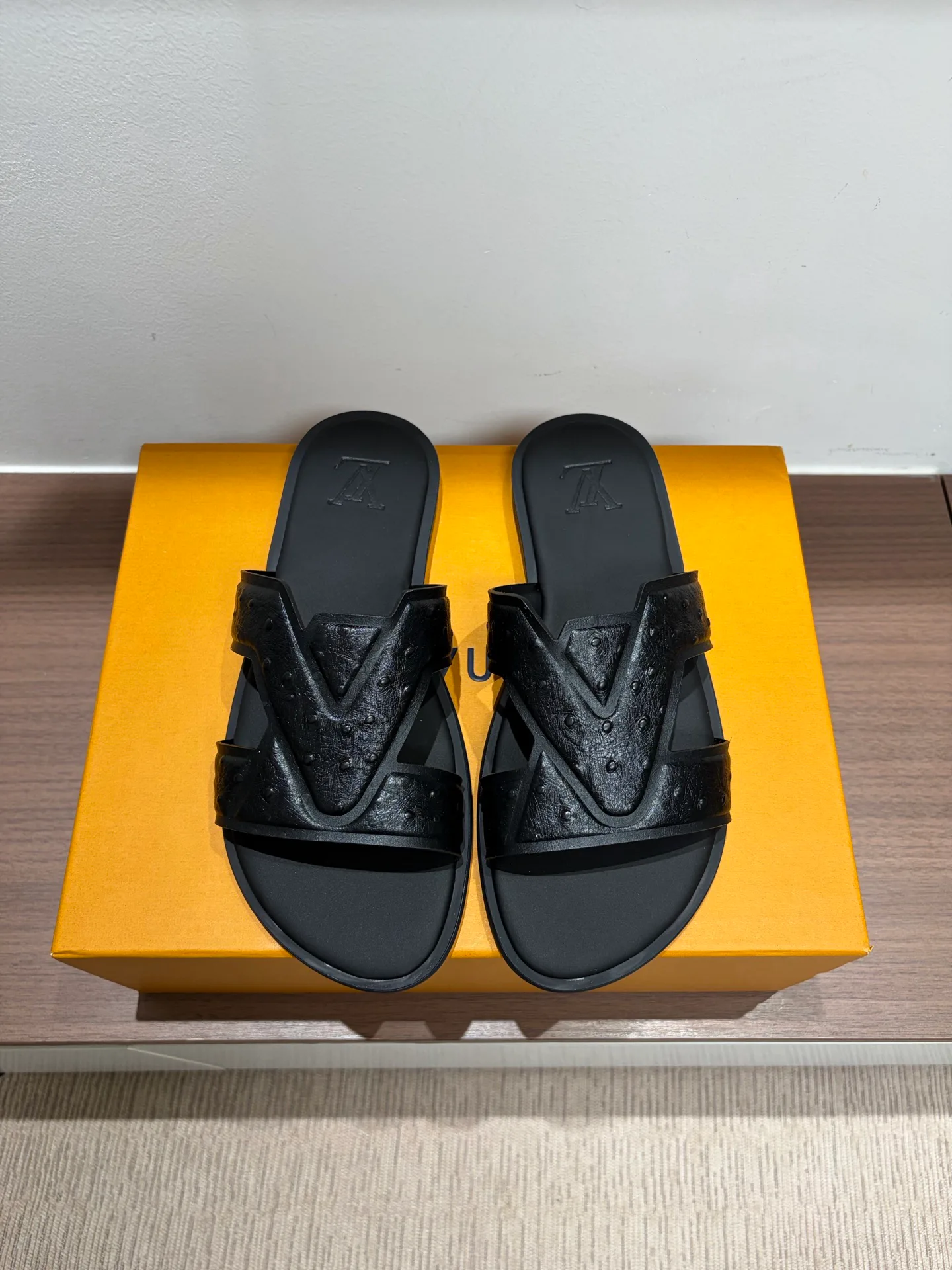 Шлепанцы Мужские Louis Vuitton 12826635