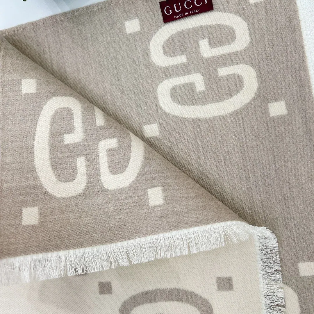 Шарфы Gucci 688996