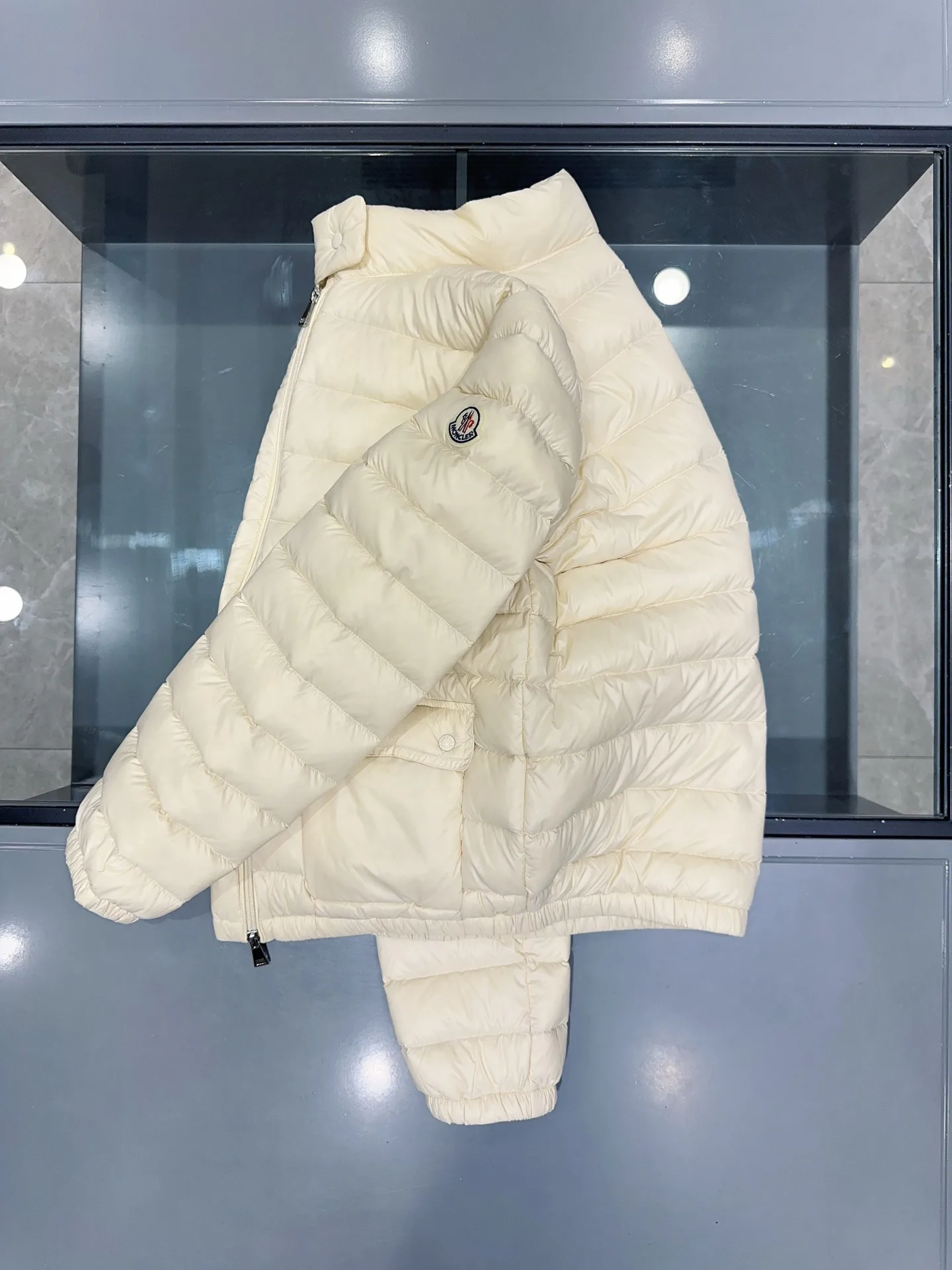 Куртки И Пуховики Женские Moncler 19084323