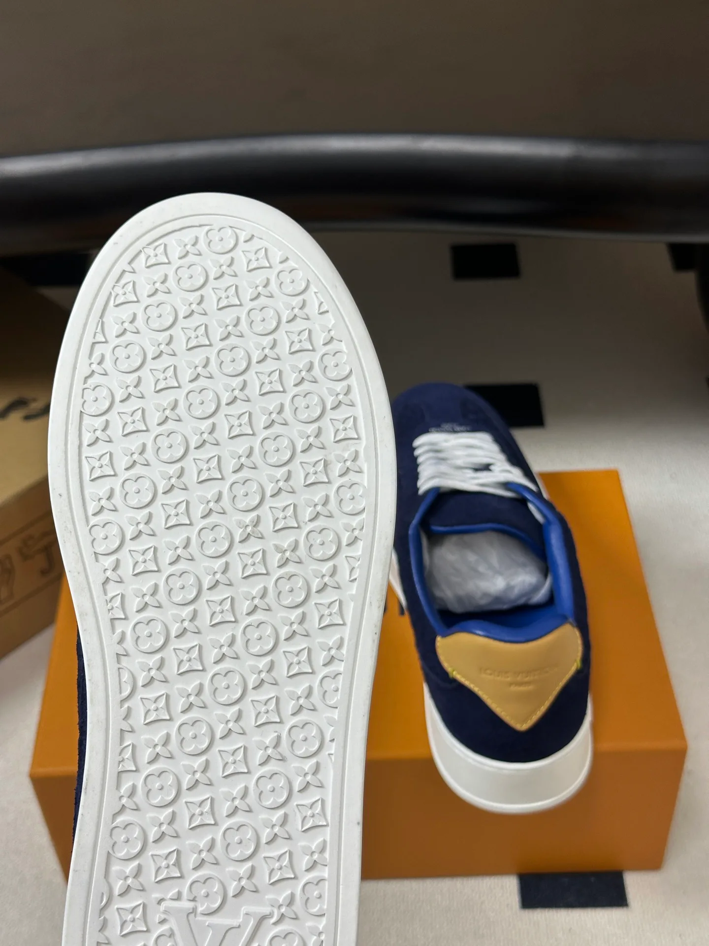 Кроссовки Мужские Louis Vuitton 18340909