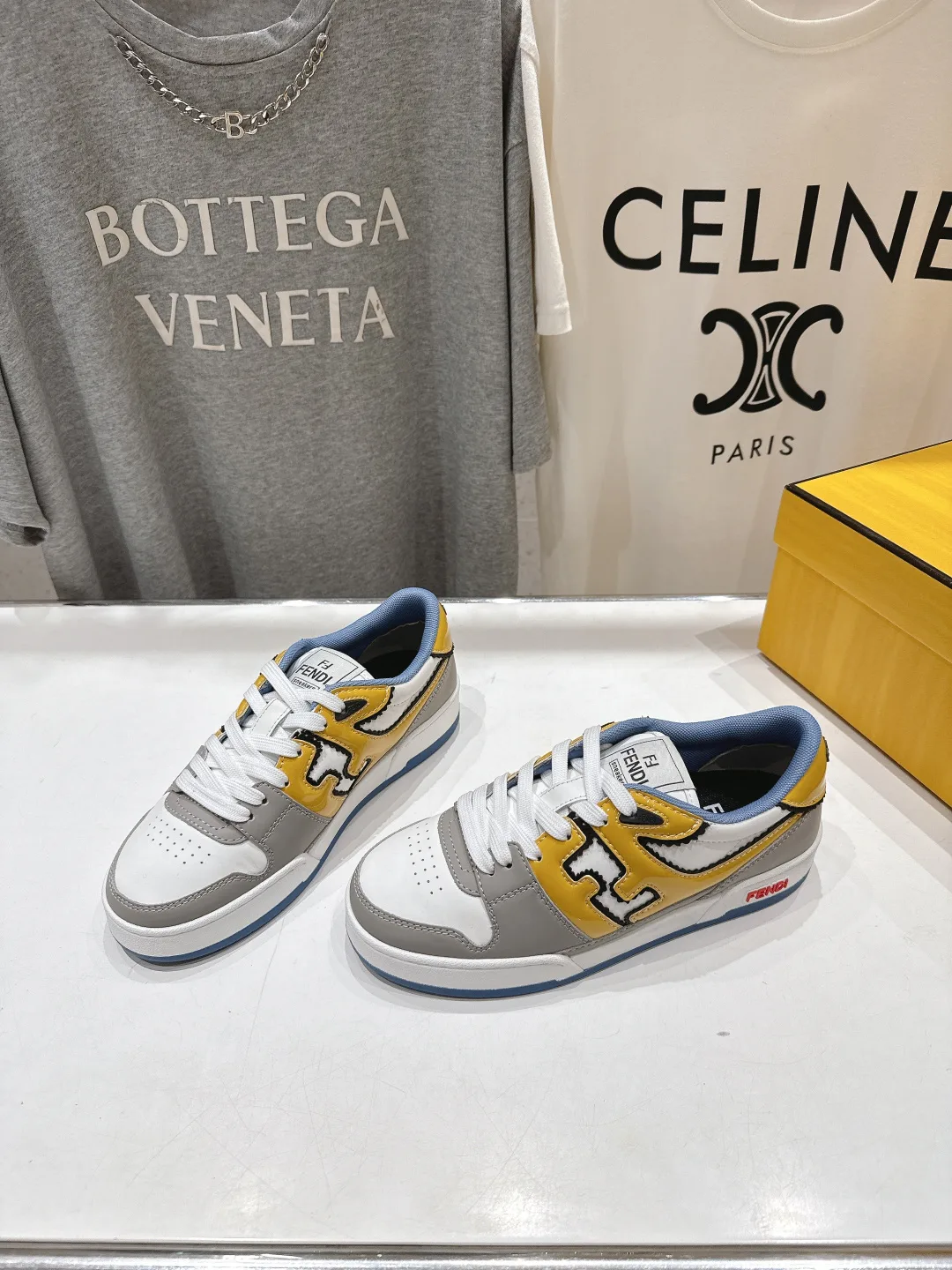 Кроссовки Женские Fendi 17908431