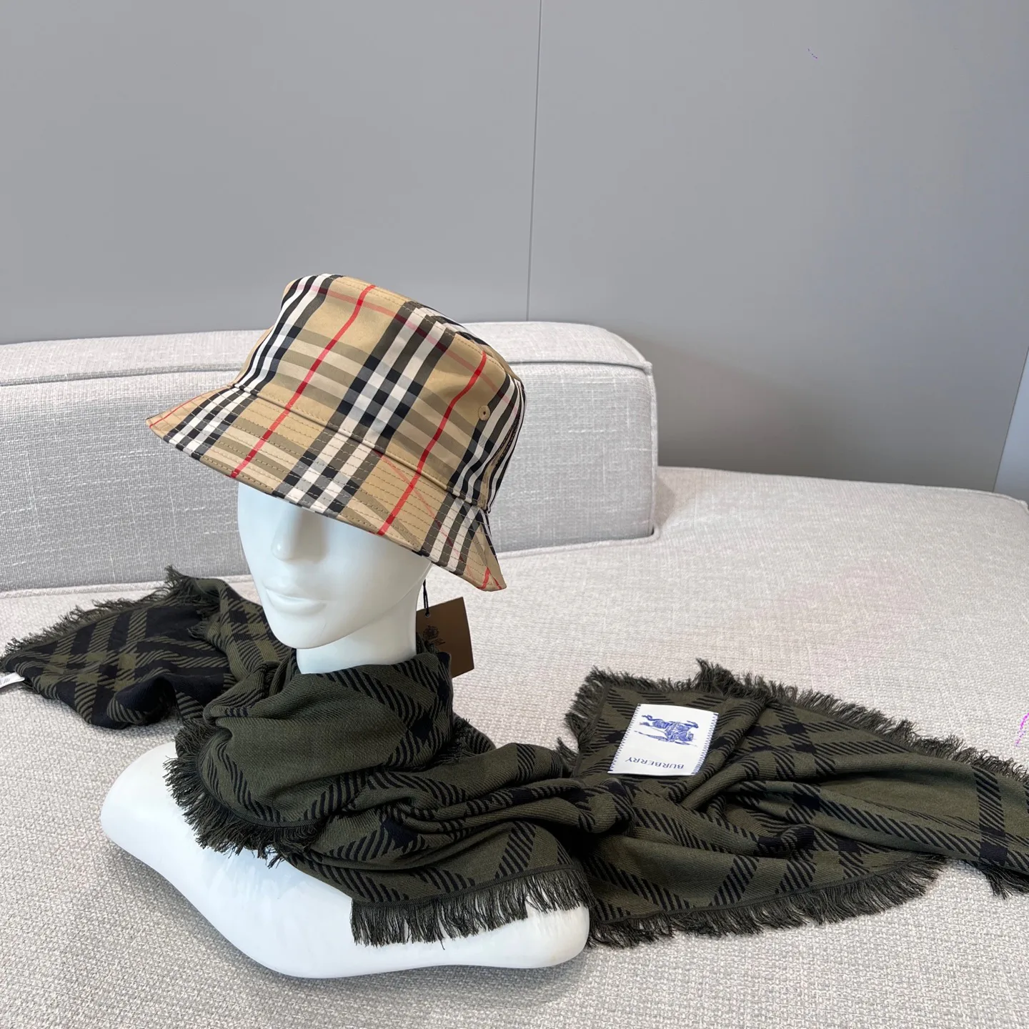 Шарфы Burberry 386395