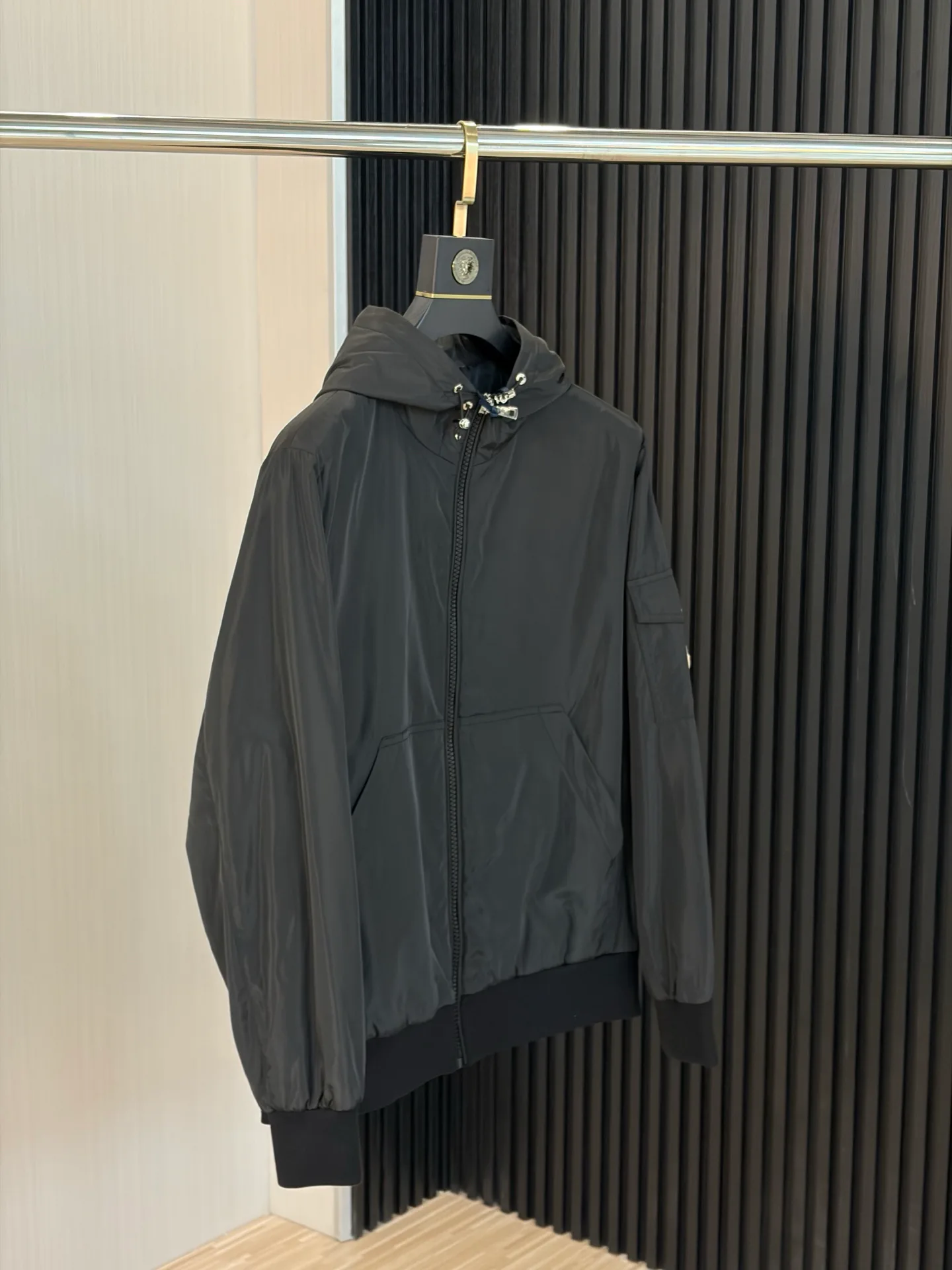 Куртки И Пуховики Мужские Moncler 18218449