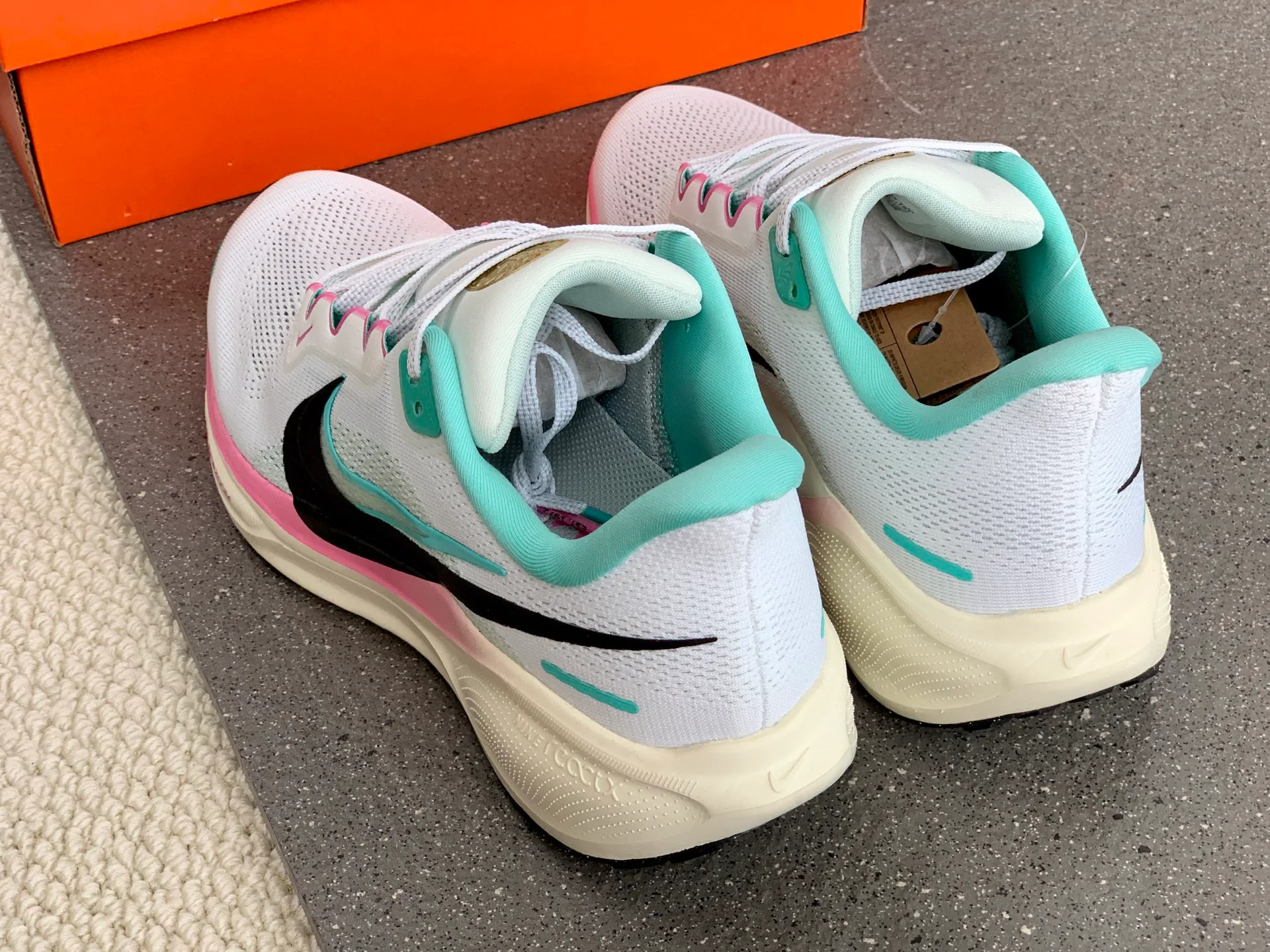 Кроссовки Женские Nike 230364