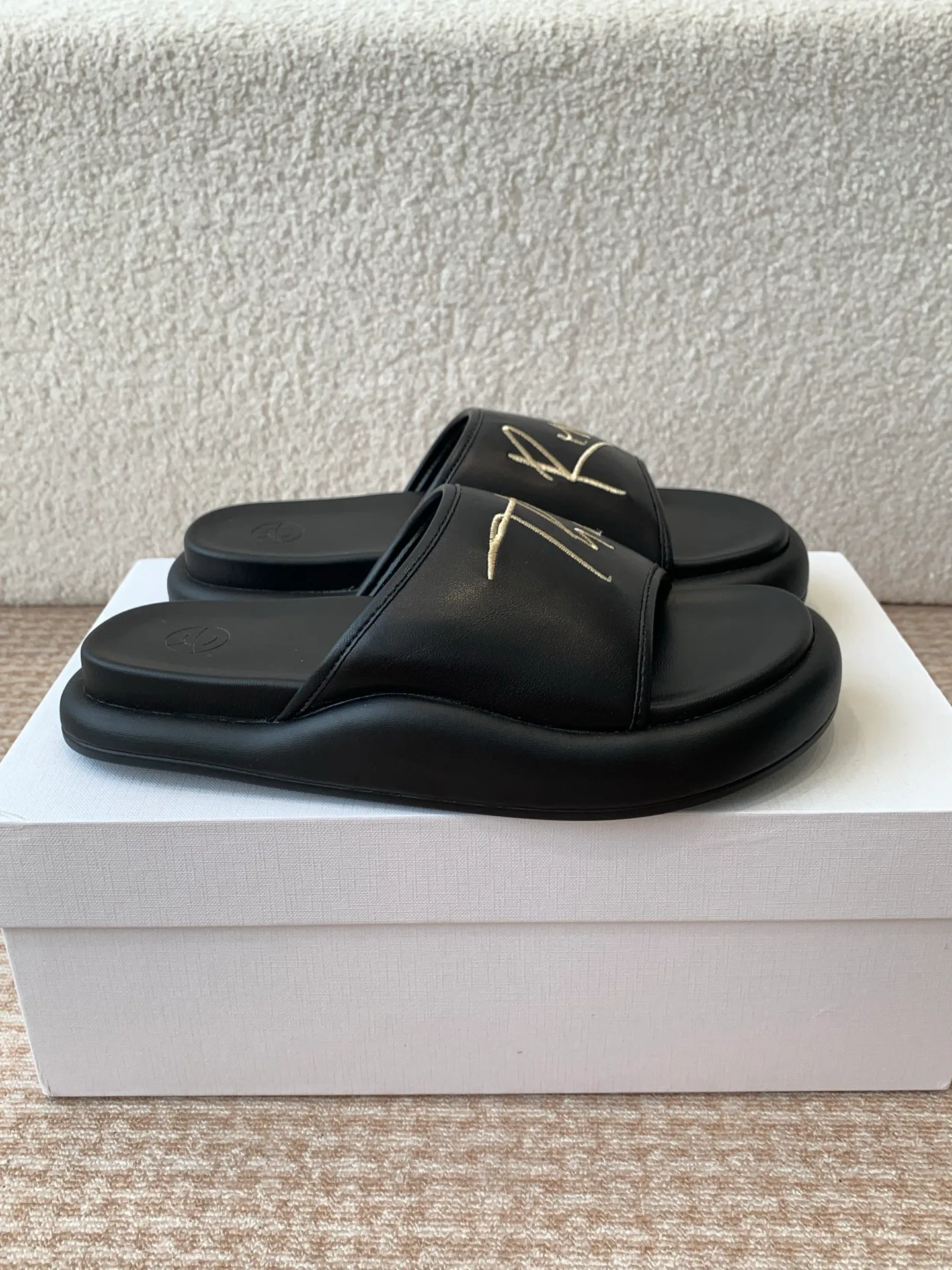 Шлепанцы Женские The Row 20977