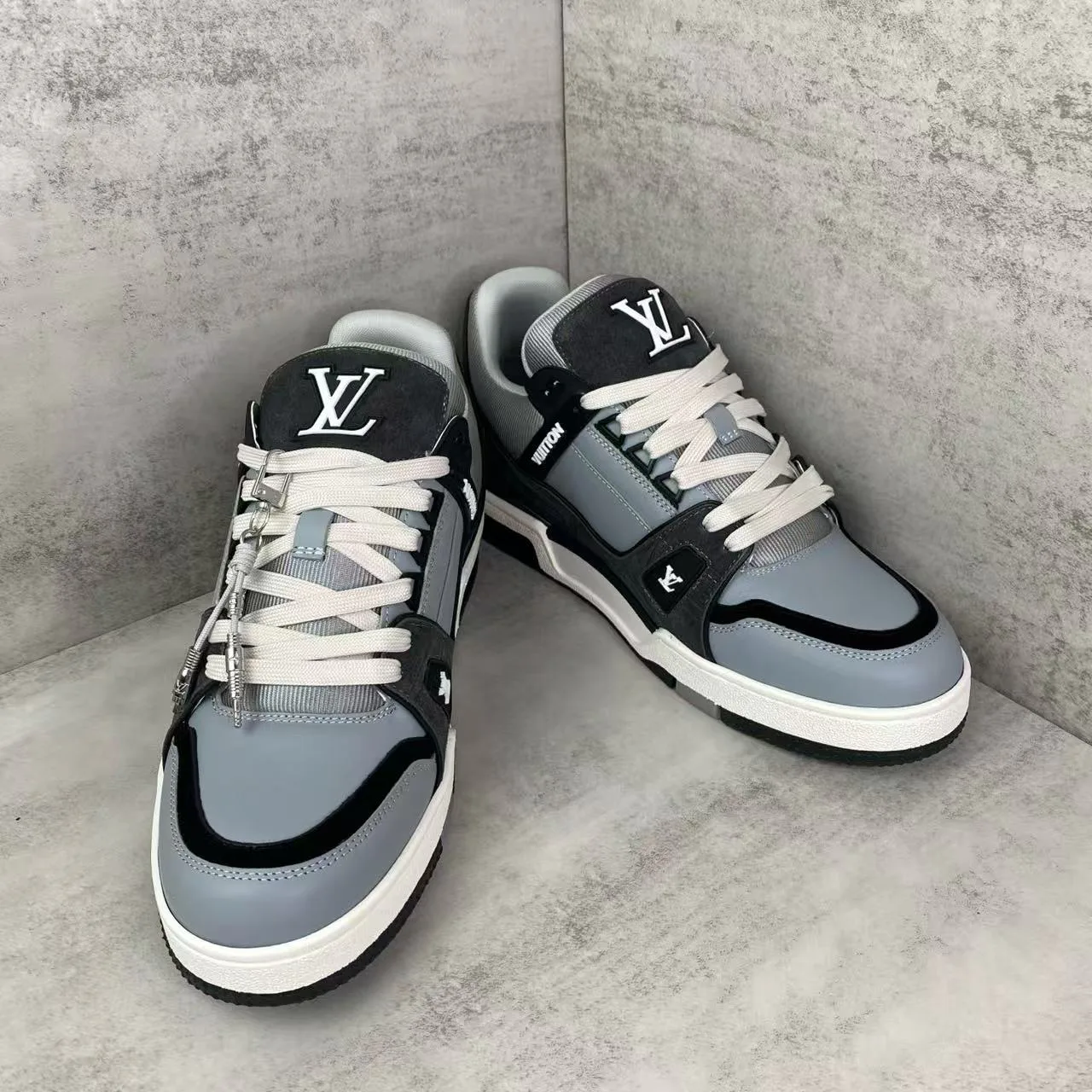 Кроссовки Женские Louis Vuitton 17961752