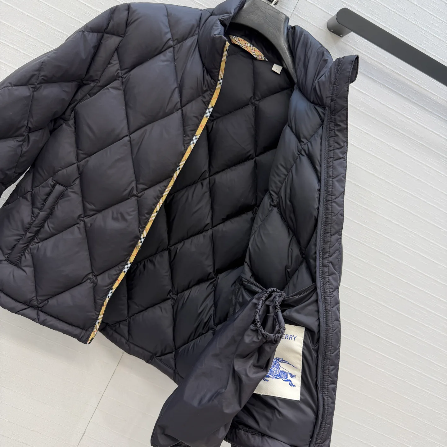 Куртки И Пуховики Женские Burberry 18325227