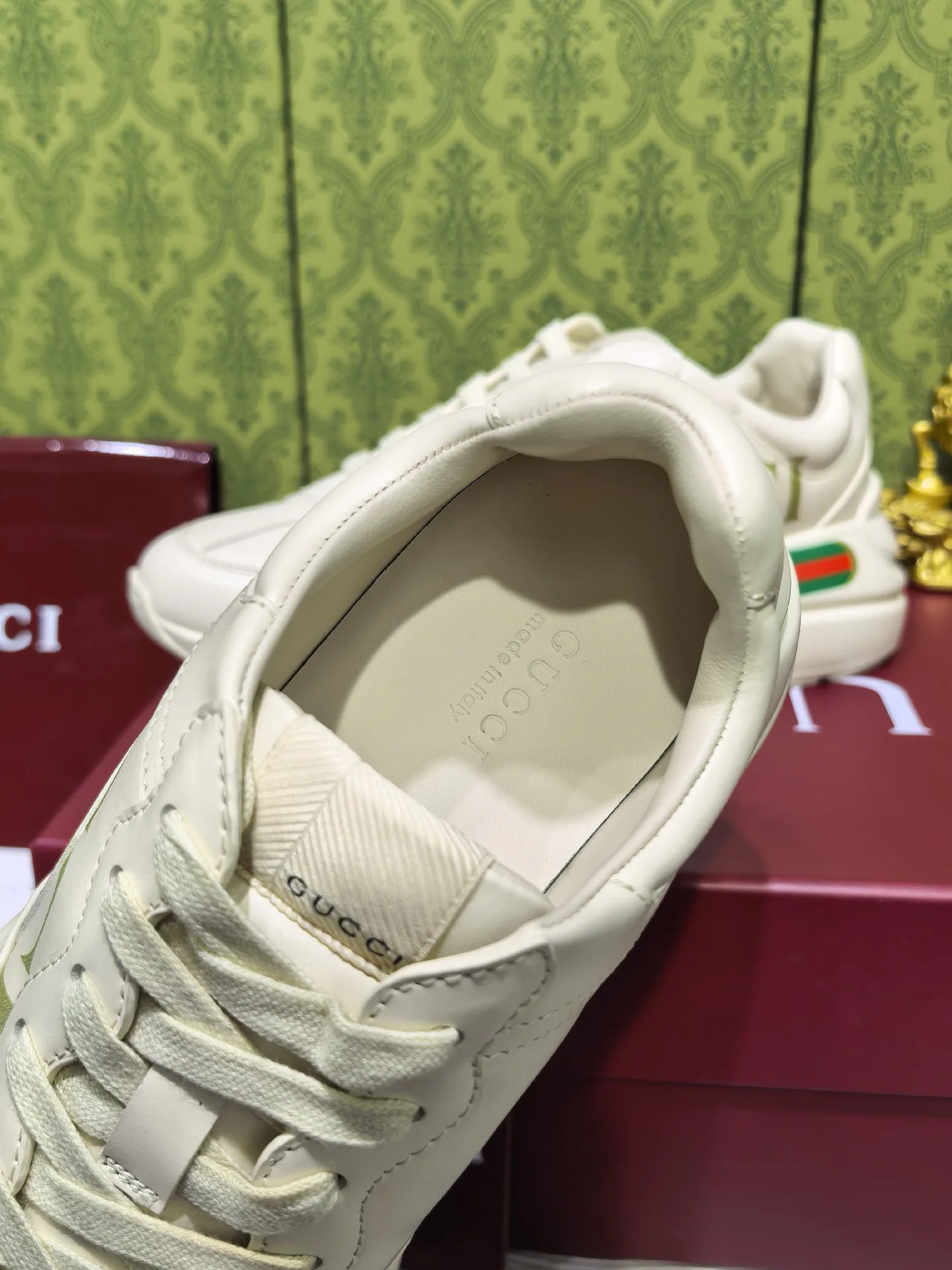 Кроссовки Женские Gucci 18039943