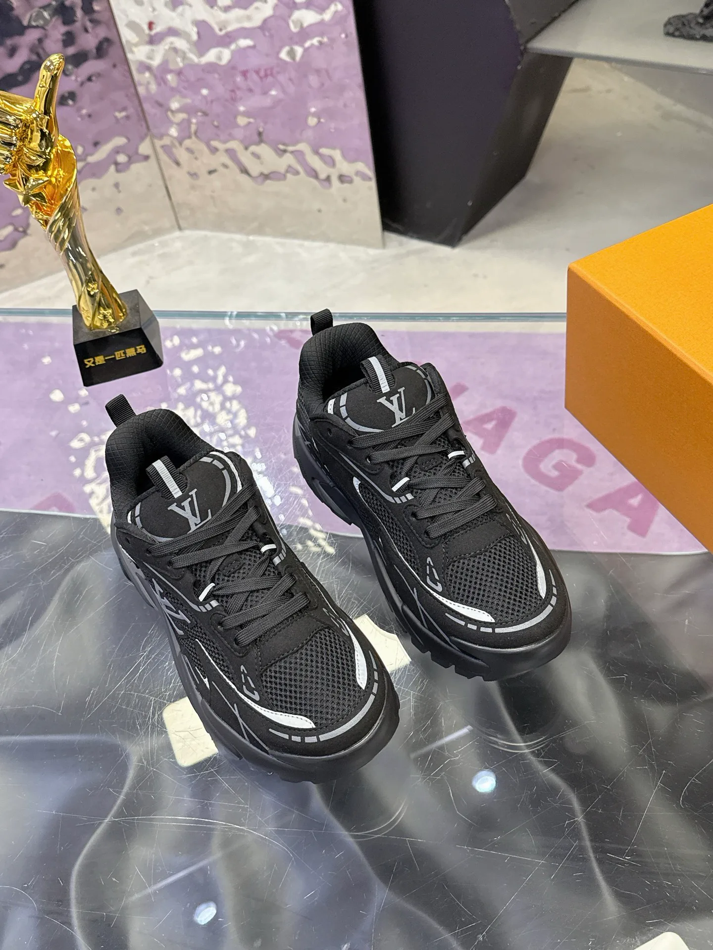 Кроссовки Мужские Louis Vuitton 17530451