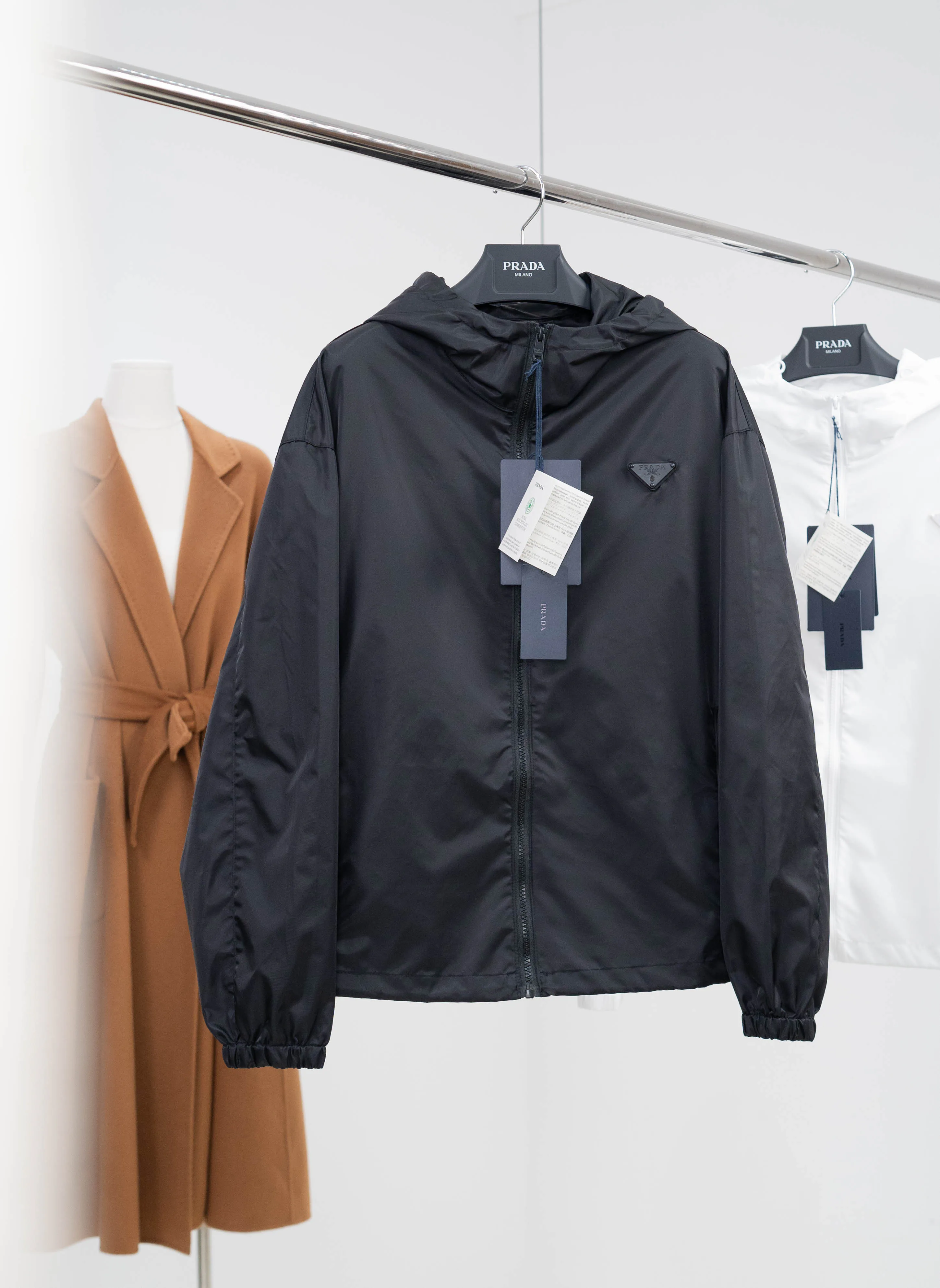 Куртки И Пуховики Женские Prada 18256737