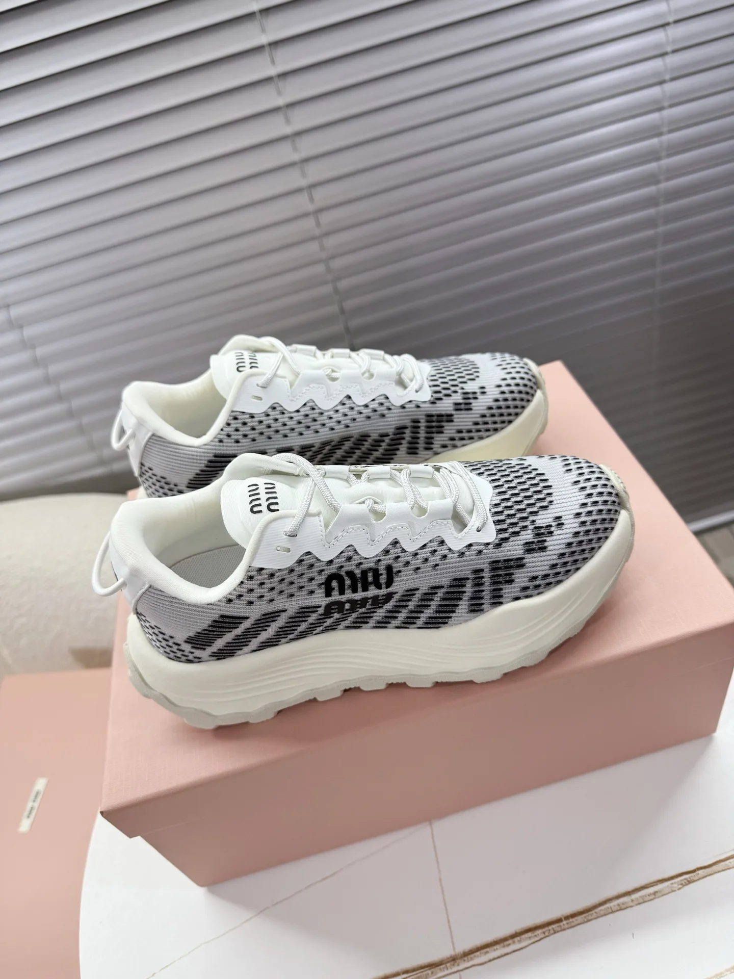 Кроссовки Женские Miu Miu 4086908