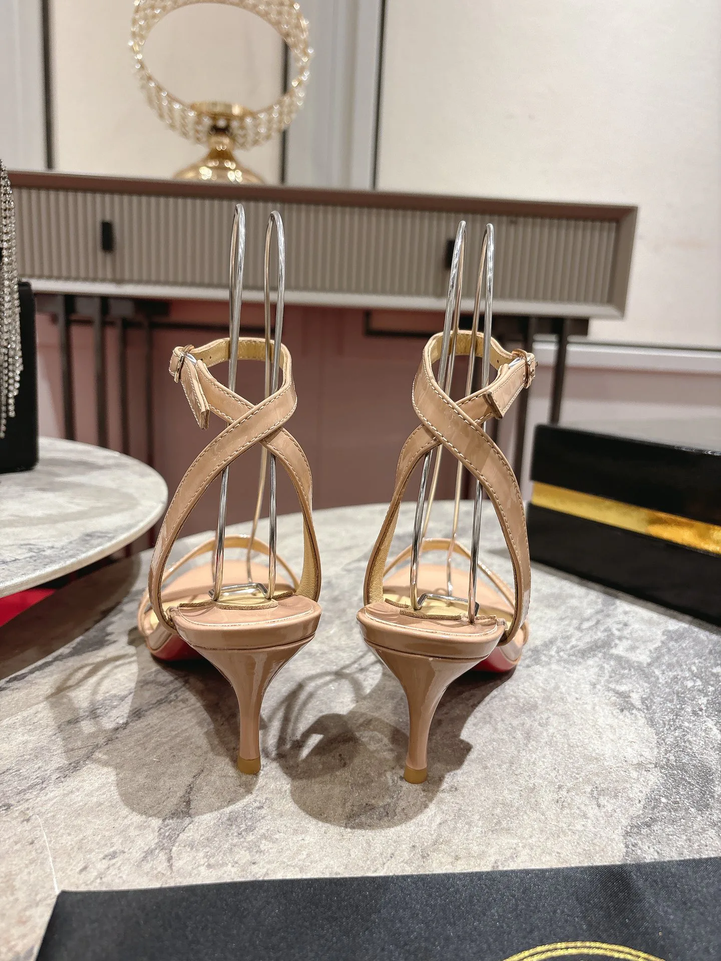Босоножки Женские Christian Louboutin 14354241