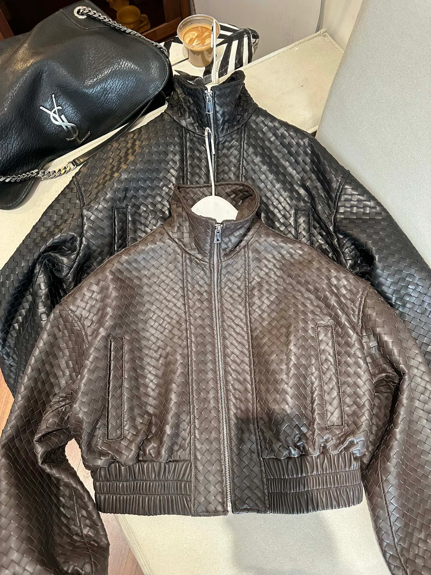 Кожаные Куртки И Дублёнки Женские Bottega Veneta 16935409
