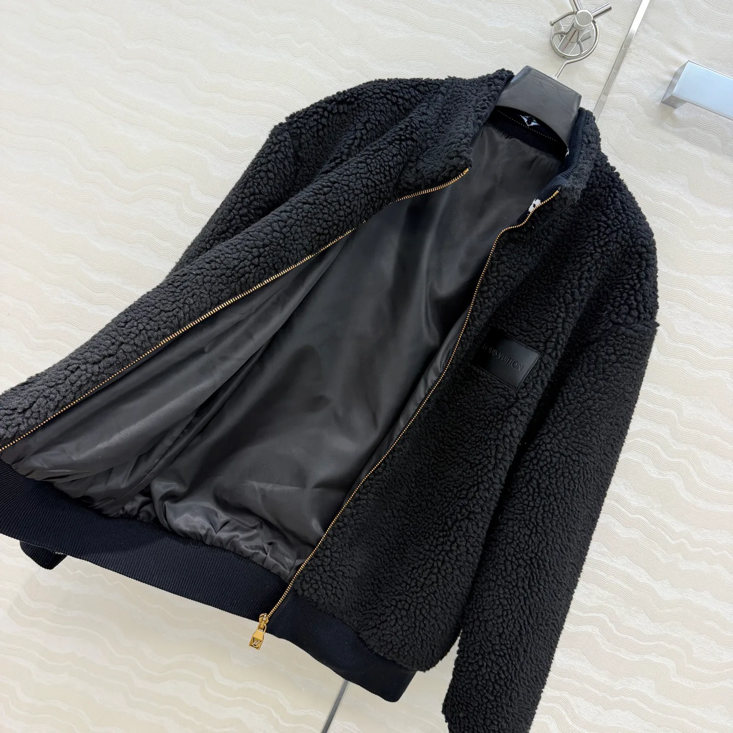 Куртки И Пуховики Женские Louis Vuitton 19210897