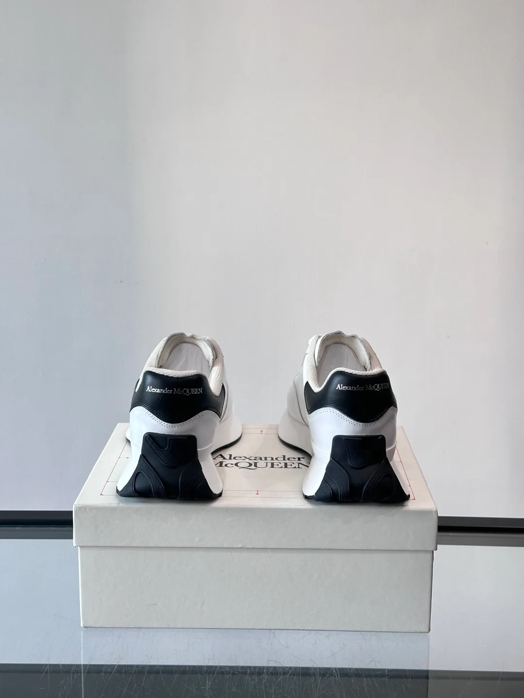 Кроссовки Женские Alexander Mcqueen 564608