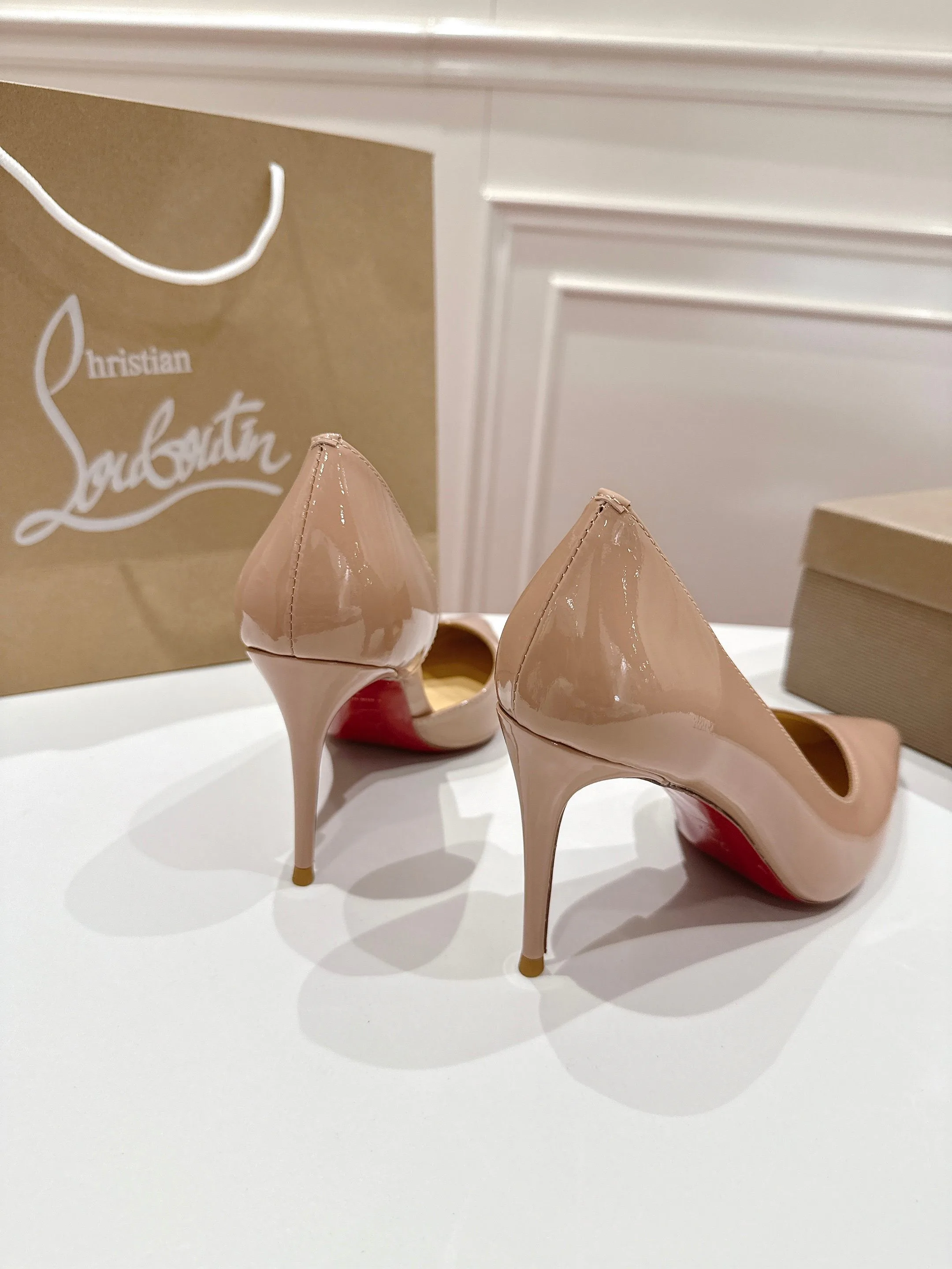 Туфли Женские Christian Louboutin 11640670