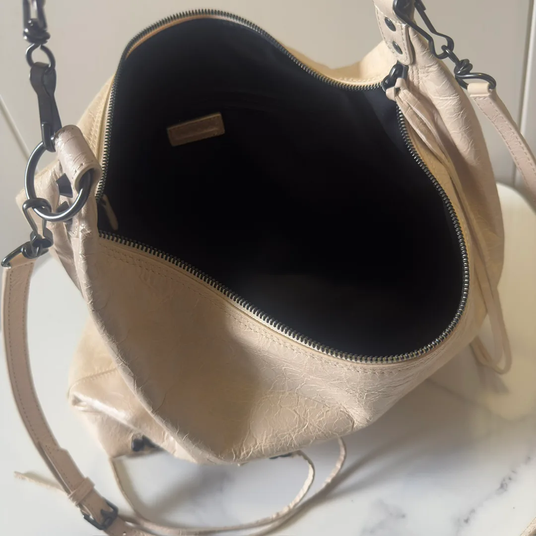 Сумки На Ремне Женские Balenciaga 11872246